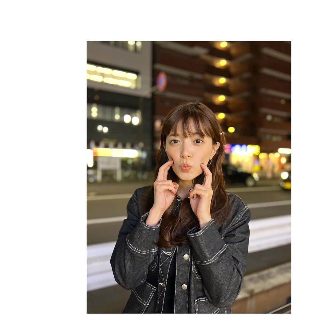 三谷紬さんのインスタグラム写真 - (三谷紬Instagram)「* なにわ男子の皆さん！！ なにふぁむの皆さん！！！ デビューおめでとうございます！！ 💛🧡❤💗️💜💙💚 半年前からアプデでご一緒させて頂いているご縁もあって デビューが他人事ではなく、 ものすごく嬉しく思っています！🥺 なにわ男子の皆さんは 仕事も忙しく疲れているはずなのに いつでもパワフル！ 笑顔を絶やさなくて、 本当に細部までよく見ているんです。 例えばスタッフさんに 「〇〇さん髪の毛切りました？」と。 正直私でもその人が髪の毛を切ったかどうかわからないんですが笑 スタッフさんは鼻の下を伸ばして 「そうなんだよ〜♪」と言ってました😂 人の些細な変化や努力に気がついて下さいます。 そして気がつけば関わった人全員がなにわ男子のファンに。 そんな絶大な力を持った7人。 これからの活躍が楽しみでなりません! そして今日のMステのパフォーマンスも楽しみです✊🌈 （写真はちゅきちゅきポーズ🙈） * #なにわ男子#大橋和也 さん#道枝駿佑 さん#西畑大吾 さん#大西流星 さん#高橋恭平 さん#長尾謙杜 さん#藤原丈一郎 さん#デビュー#記念#おめでとうございます#初心LOVE#debut#まだアプデしてないの#ちゅきちゅきポーズ#テレビ朝日#アナウンサー#三谷紬」11月12日 20時16分 - mitani_tsumugi