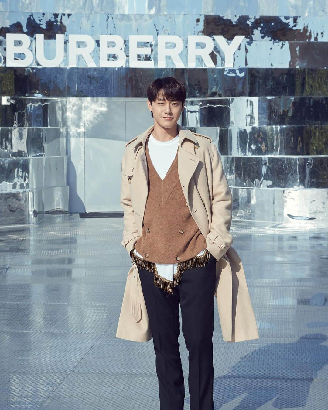 イ・ドヒョンさんのインスタグラム写真 - (イ・ドヒョンInstagram)「#BURBERRYJEJU #BURBERRY」11月12日 20時11分 - ldh_sky