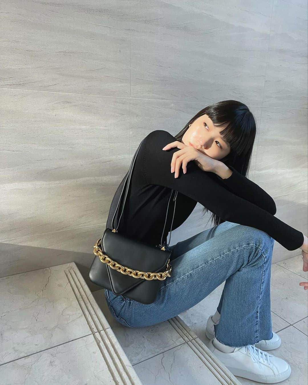 新井貴子のインスタグラム：「今日は縁起の良い日🌈✨  という事で、新しいbagをおろし、 健康診断へ行って来ました。  良い週末を〜！🕊🌸」