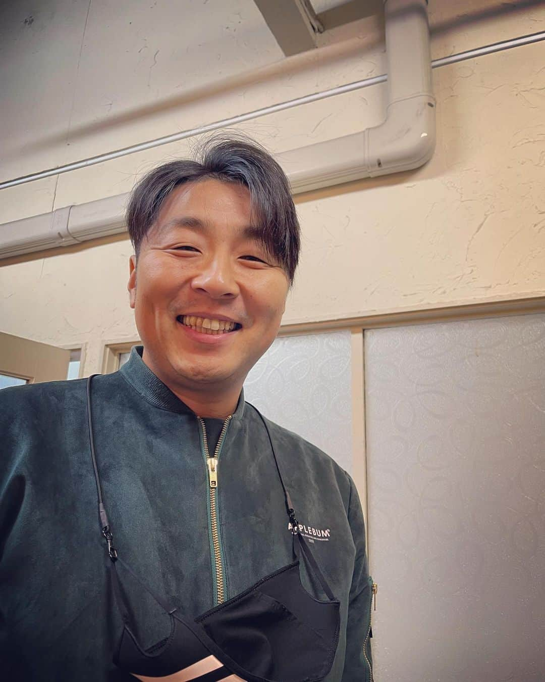 杉本知香さんのインスタグラム写真 - (杉本知香Instagram)「フォレスト名物。珍しい3ショット😆😆😆 どりあんず 平井くん セブンbyセブン 享奈緒くん ゆったり感 江崎くん 3人集まると、どーでもいい会話してても わいわい楽しー🤣  #中目黒美容室#珍しい3ショット  #どりあんず平井 #どりあんず #セブンbyセブン享奈緒 #セブンbyセブン #ゆったり感江崎 #江凸崎馬門 #ゆったり感」11月12日 20時19分 - sugimotoc