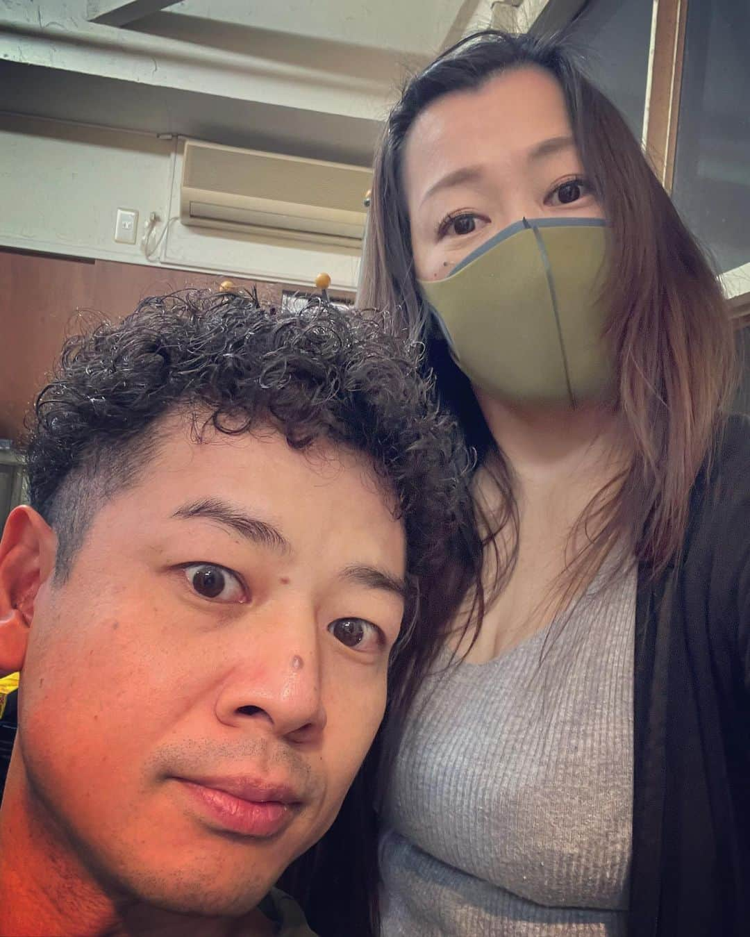 杉本知香さんのインスタグラム写真 - (杉本知香Instagram)「フォレスト名物。珍しい3ショット😆😆😆 どりあんず 平井くん セブンbyセブン 享奈緒くん ゆったり感 江崎くん 3人集まると、どーでもいい会話してても わいわい楽しー🤣  #中目黒美容室#珍しい3ショット  #どりあんず平井 #どりあんず #セブンbyセブン享奈緒 #セブンbyセブン #ゆったり感江崎 #江凸崎馬門 #ゆったり感」11月12日 20時19分 - sugimotoc