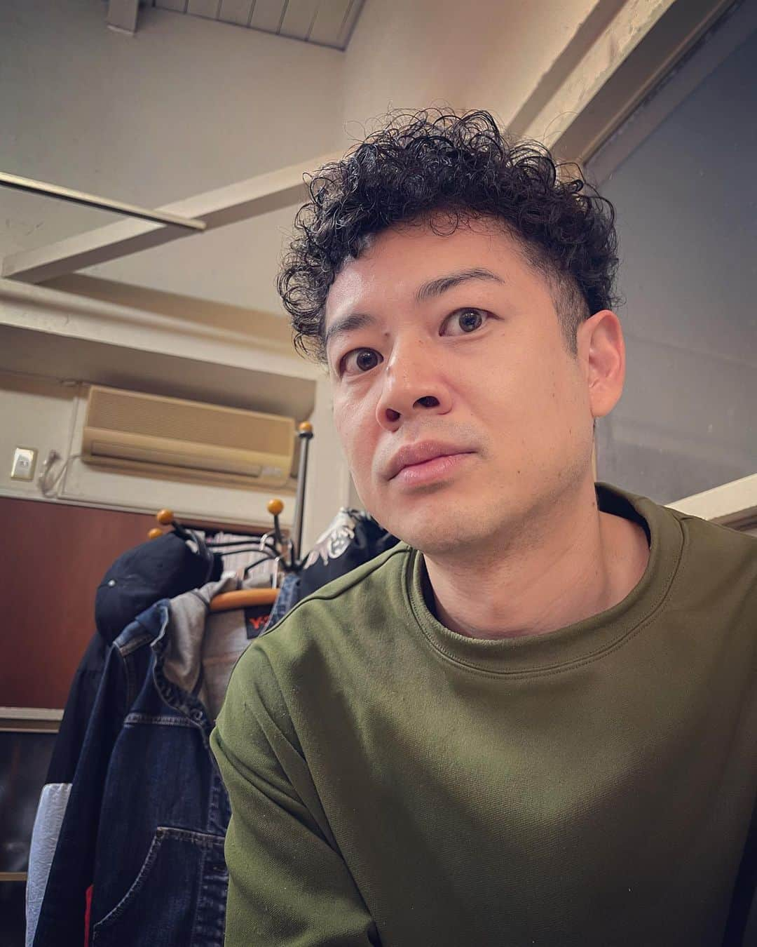 杉本知香さんのインスタグラム写真 - (杉本知香Instagram)「フォレスト名物。珍しい3ショット😆😆😆 どりあんず 平井くん セブンbyセブン 享奈緒くん ゆったり感 江崎くん 3人集まると、どーでもいい会話してても わいわい楽しー🤣  #中目黒美容室#珍しい3ショット  #どりあんず平井 #どりあんず #セブンbyセブン享奈緒 #セブンbyセブン #ゆったり感江崎 #江凸崎馬門 #ゆったり感」11月12日 20時19分 - sugimotoc