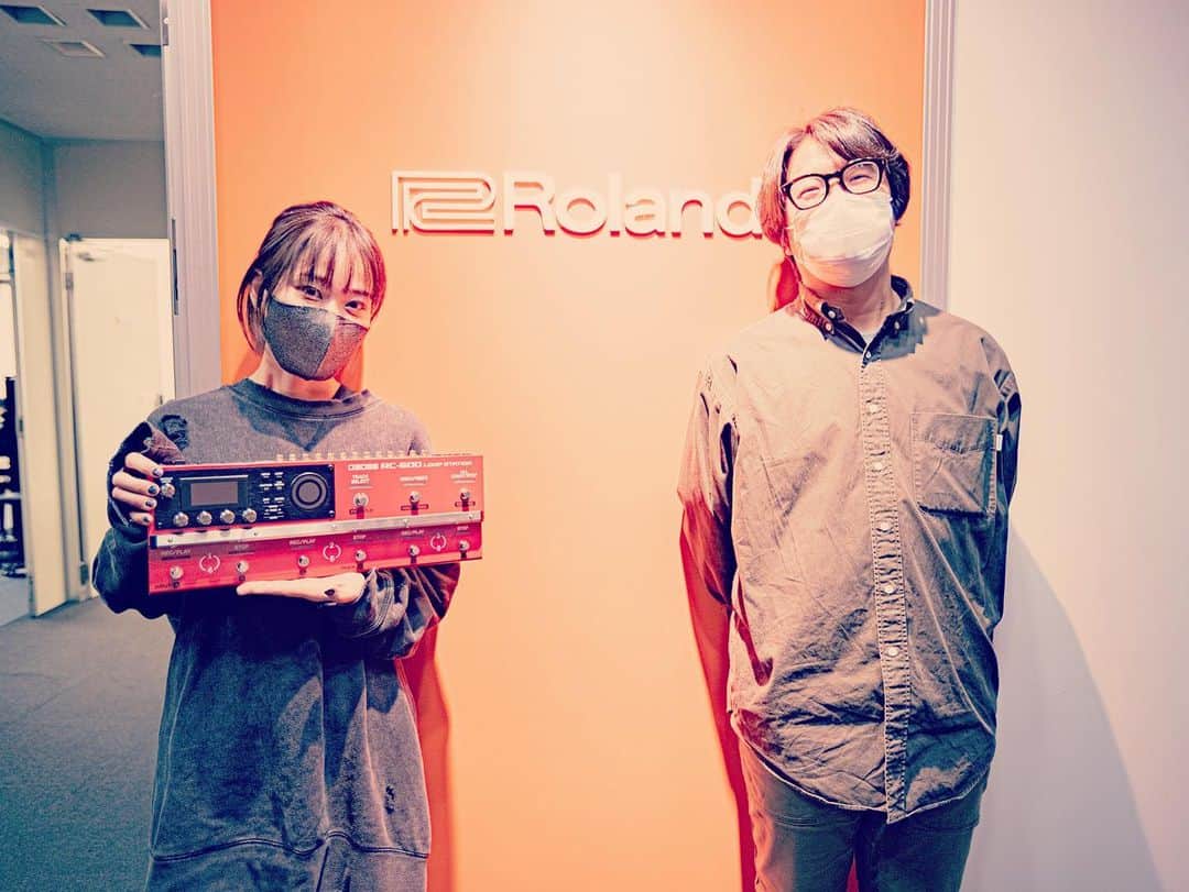 森恵さんのインスタグラム写真 - (森恵Instagram)「Rolandに、 発売前のLooper【BOSS・RC-600】を試奏しに行ってきたよ！ 新しい機能、欲しかった機能が沢山あって、本格的に使うのが楽しみ✨  #Roland #BOSS #looper #rc600 #rc300 #loopstation」11月12日 20時23分 - morimegumi_official