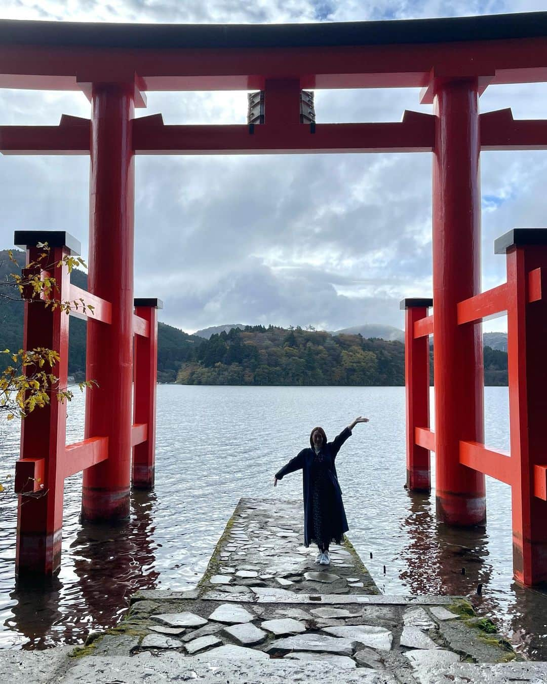 sayanさんのインスタグラム写真 - (sayanInstagram)「♡ . . 箱根旅♨︎ . . 息抜きで箱根へ⭐︎ 紅葉もほんのり色づいて綺麗だった🍁 趣味の神社巡りも⛩ 紙の御朱印のとこ多くて全然集まらないm(_ _)m . . 温泉も最高でふにゃふにゃになるまで入りました♨︎ . . . . . . .  #ゴルフ女子#ゴルフコーデ#スポーツ女子  #太もも #箱根旅行  #golfgirl#instagolf#golfpractice#golffashion#golfwear#sportsgirl #golfresort#golflife#골프#高尔夫」11月12日 21時04分 - sayan_0822