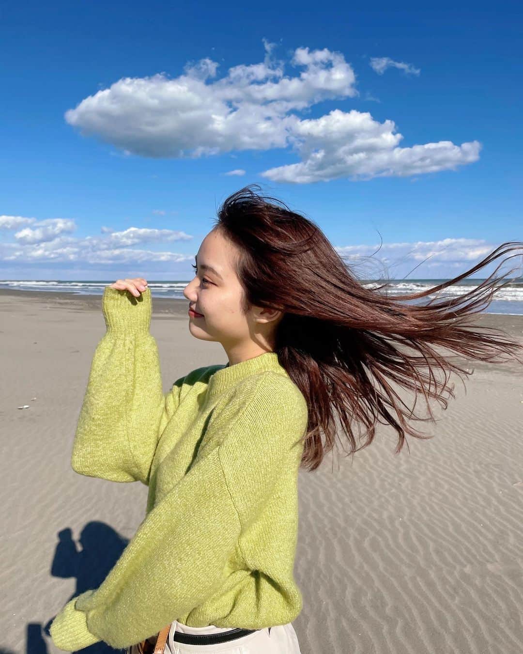 佐久間乃愛さんのインスタグラム写真 - (佐久間乃愛Instagram)「✿ ひっさびさの海✨  #冬の海は寒かった #風強すぎて全部デコのあ #のあなりコーデ」11月12日 21時16分 - noa_sakuma