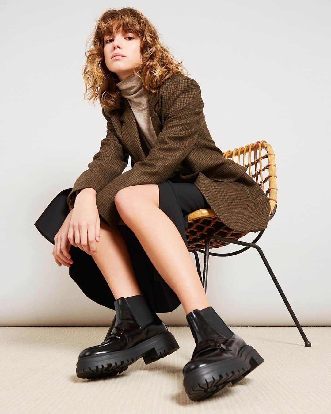 ティラマーチのインスタグラム：「Casual Friday   #tilamarch #boots #newcollection」