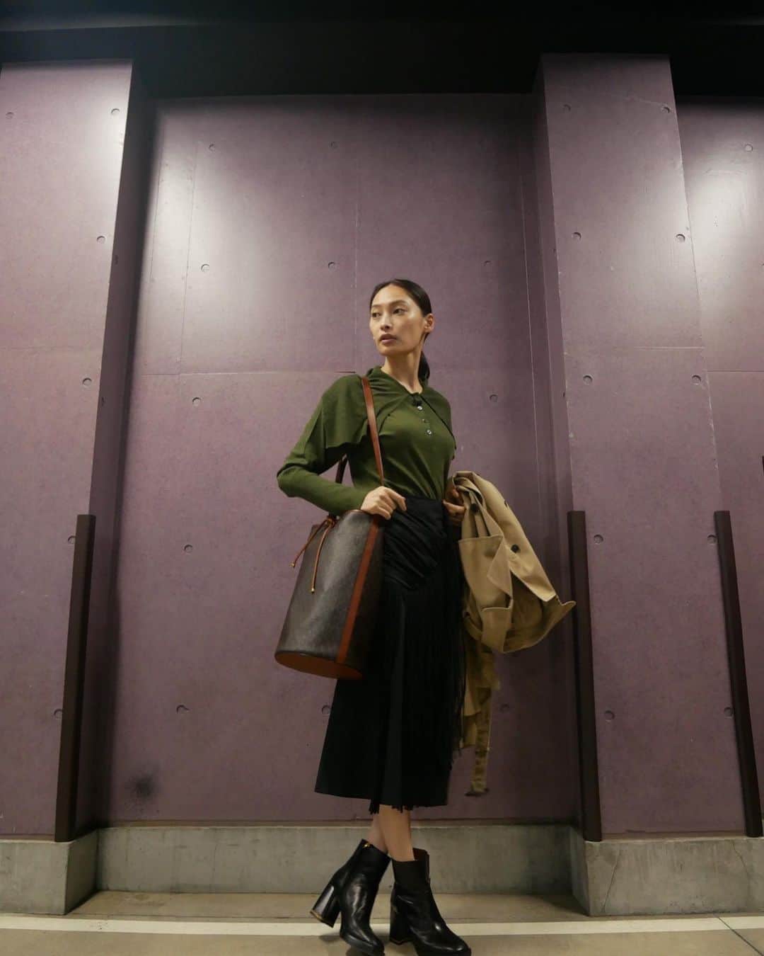 大政絢のインスタグラム：「#今日の絢服  knit @coel.official  skirt @toryburch  bag @ysl   #ysl#saintlaurent」