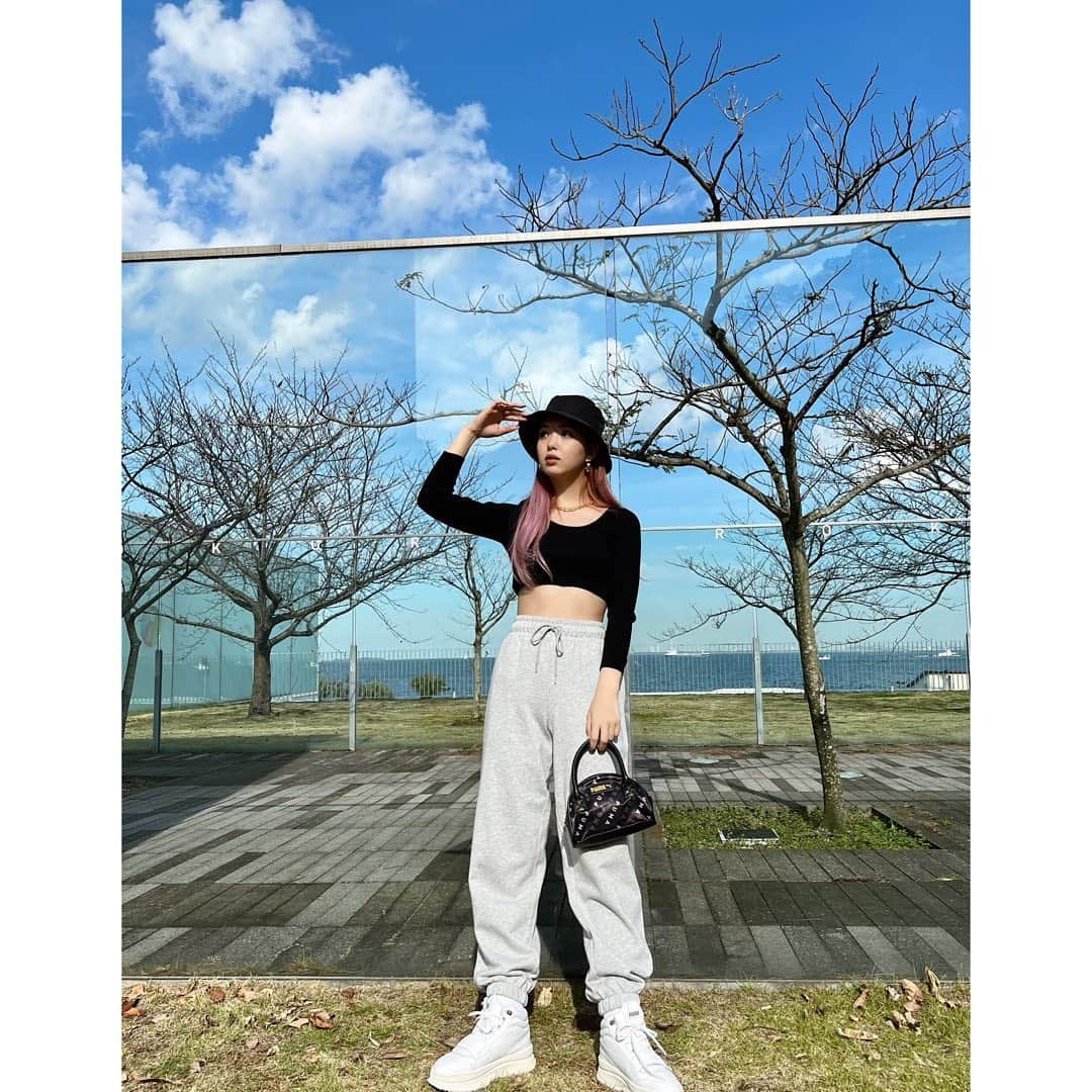 藤田ニコル（にこるん）さんのインスタグラム写真 - (藤田ニコル（にこるん）Instagram)「最近の私服。ゆるっと。 スエットも鞄も靴もPUMA🖤  #プーマグラム」11月12日 21時56分 - 2525nicole2