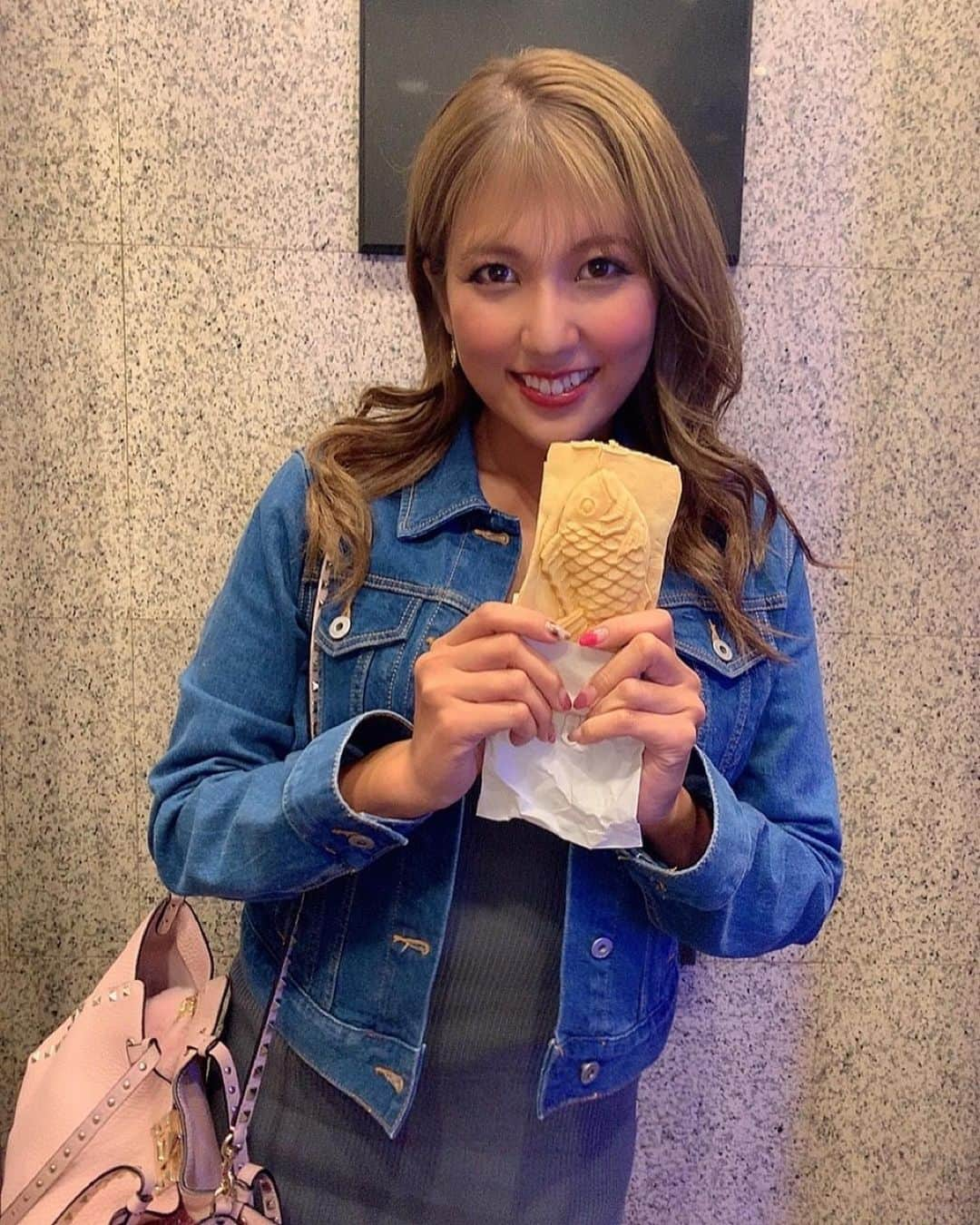 神谷麻美さんのインスタグラム写真 - (神谷麻美Instagram)「#たい焼き 美味しいなぁ🐠💘 甘さ控えめの上品な #あんこ 🍡💖   かりんとう饅頭が好きすぎる🥰💖✨   #神田達磨銀座 🍓  #銀座スイーツ #銀座グルメ #いちご大福 🍓」11月12日 22時28分 - asamice428