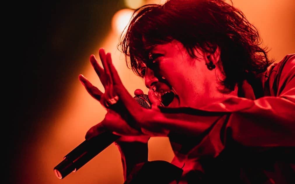 セキはん（コロナナモレモモ）さんのインスタグラム写真 - (セキはん（コロナナモレモモ）Instagram)「真剣2マン遊VIVA2021 渋谷O-EAST w/ バックドロップシンデレラ  わしがフロアで騒ぐことが心の底から好きになったのは 完全にこのバンドのせい⠉̭⃞𖠚ˊ˗  遊VIVA3日目(年内の渋谷ラスト初日) thanx バックドロップシンデレラ！ (先週の秋田 盛岡2マンも楽しすぎた)  photo by(@yamada_mphoto)  #真剣2マン遊VIVA #オメでたい頭でなにより#バックドロップシンデレラ #渋谷 #渋谷O-EAST #来てくれたみんなありがとう #生霊組もありがとう」11月12日 22時50分 - skeihan_ome