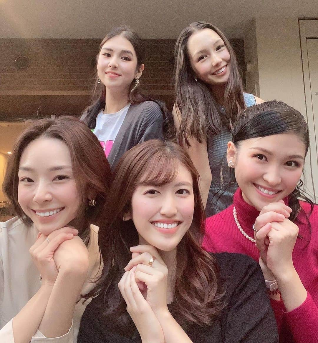 杉本雛乃のインスタグラム：「いつまでも仲良しな2018ミス会🍰 どんどん賑やかになって...🤍また会おうね🎅🎄🤍 . #missinternational2018 #missinternationaljapan」