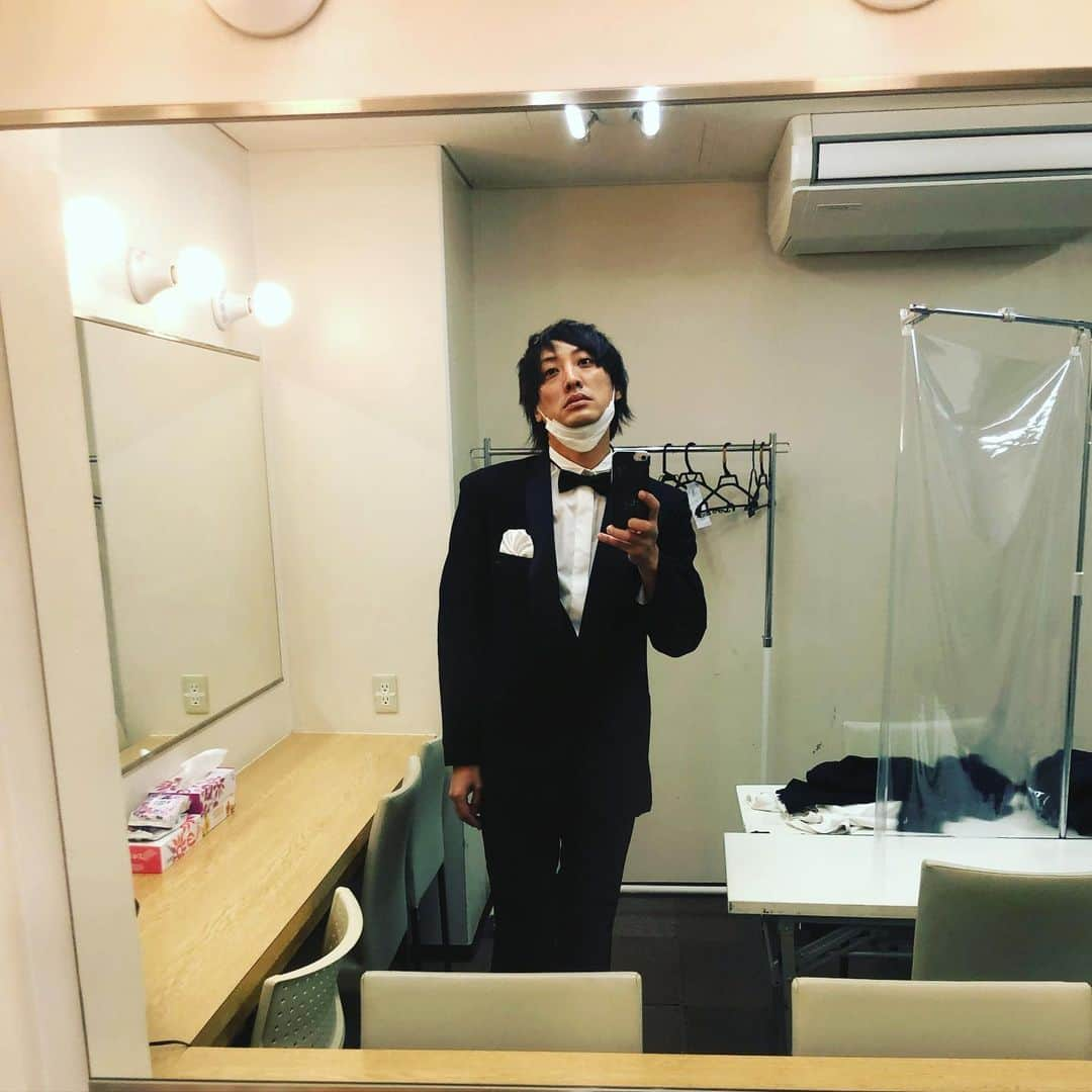 爆ノ介さんのインスタグラム写真 - (爆ノ介Instagram)「大きい舞台でギター弾きに行く前のすけ  #アキナ牛シュタイン #良いイベントすぎ #兄さんら優しすぎ #おもろすぎ #楽しすぎ #高次元すぎ」11月13日 0時18分 - bakunosuke