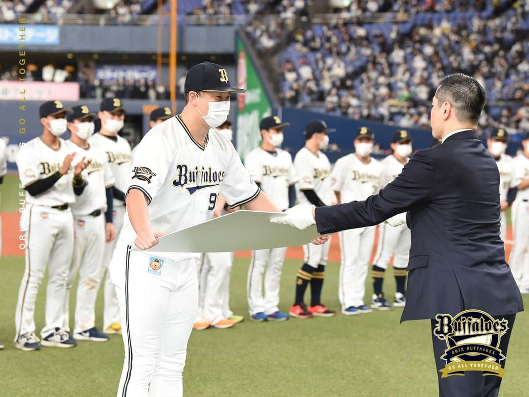 オリックス・バファローズさんのインスタグラム写真 - (オリックス・バファローズInstagram)「「パーソル CS パ」優勝🎊🏆！ 表彰式と記念撮影の模様をフォトギャラリーにてお届けします！ #全員で勝つ #全員で頂点へ #Bs2021 #buffaloes #baseball #ORIX #プロ野球」11月13日 0時53分 - orix_buffaloes