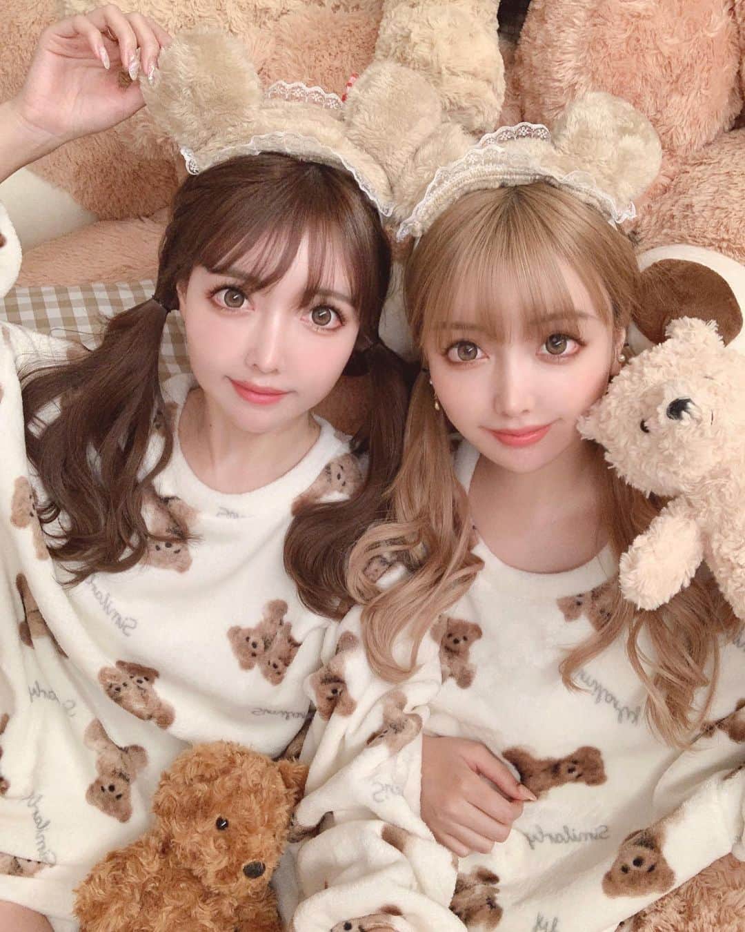 吉川ちえさんのインスタグラム写真 - (吉川ちえInstagram)「【🧡twins🧡】 . 双子でくまさん🧸づくし😂💗💗 このルームウェアは ( @grl_official )のだよ😉👐 素材がふわもこで気持ち良い❤️❤️ . #双子 #twins #テディルーム #くまさん #ルームウェア」11月13日 1時17分 - yoshikawachie_16