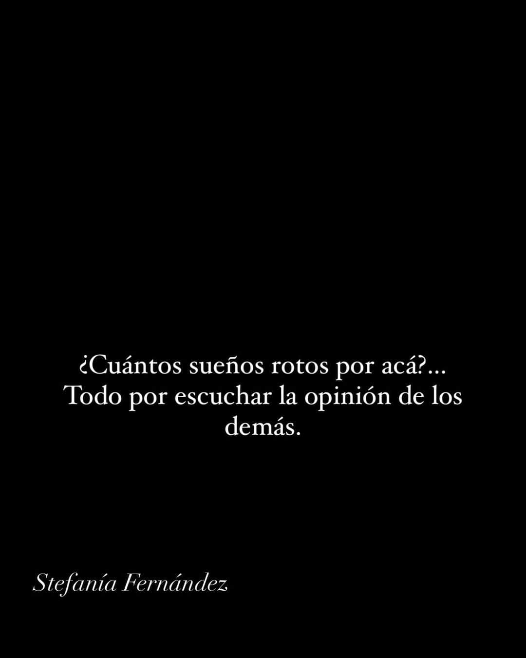 ステファニア・フェルナンデスのインスタグラム：「La opinión de otros es su opinión nada mas ☺️ No permitas que dañen tus sueños 👇🏻  El poder de la conquista es personal. Insiste, trabaja como nunca y construye como 🐜 tu propio camino. Cuando lo logres, los que te dijeron: Que idea tan loca, piensas muy grande o no creo que lo consigas estás nadando en aguas muy competitivas, luego te dirán que te apoyaron siempre☺️ y es justo en ese momento donde aplicarás tu grandeza le darás un abrazo y no dejarás que el éxito nuble tu nobleza.   Dios premia ✨🤍  Recuerda: Ningún sueño es muy grande o ambicioso solo que muy pocos están dispuestos a realizar grandes sacrificios.」
