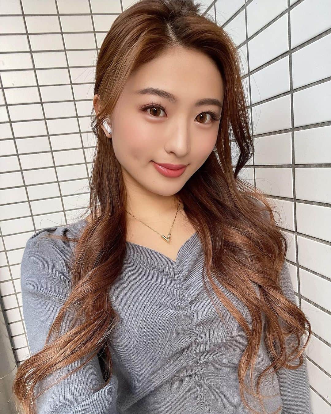 MIYABIのインスタグラム：「エクボは恋の落とし穴っ🤭💜💜💜  皆様、素敵な1日をお過ごしください🥰」