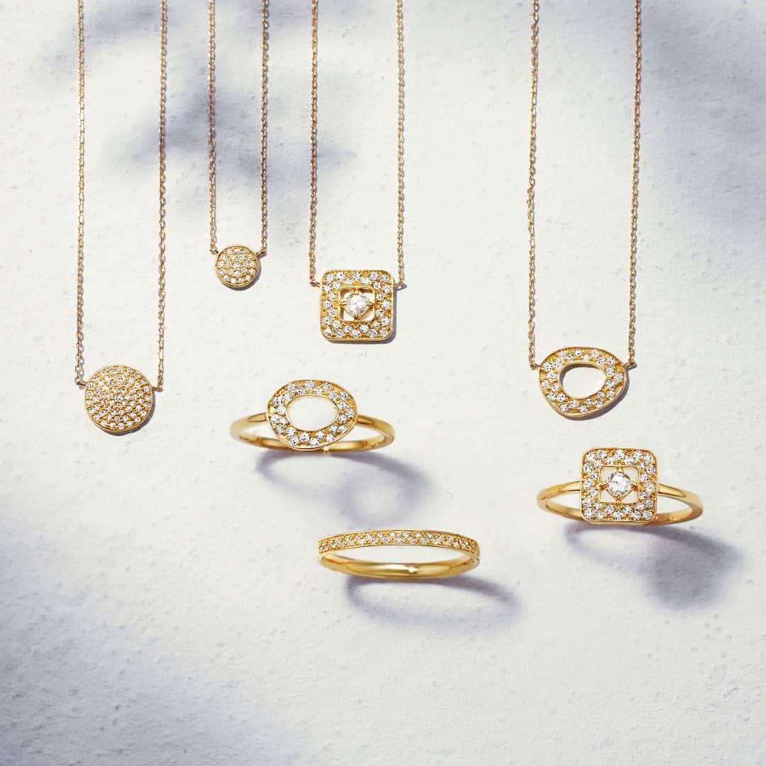 ageteさんのインスタグラム写真 - (ageteInstagram)「【2021 Winter Collection】 ダイヤモンドを敷き詰めたパヴェデザイン。  手触りのよさとなめらかな着け心地は、 ずっと身につけていたくなるやさしさにあふれています。 #agete #jewelry #accessory #diamond #ring #necklace #gold #wintercollection #アガット #ジュエリー #アクセサリー #リング #ネックレス #ゴールドアクセサリー #ダイヤモンド #新作」11月13日 13時08分 - agete_official