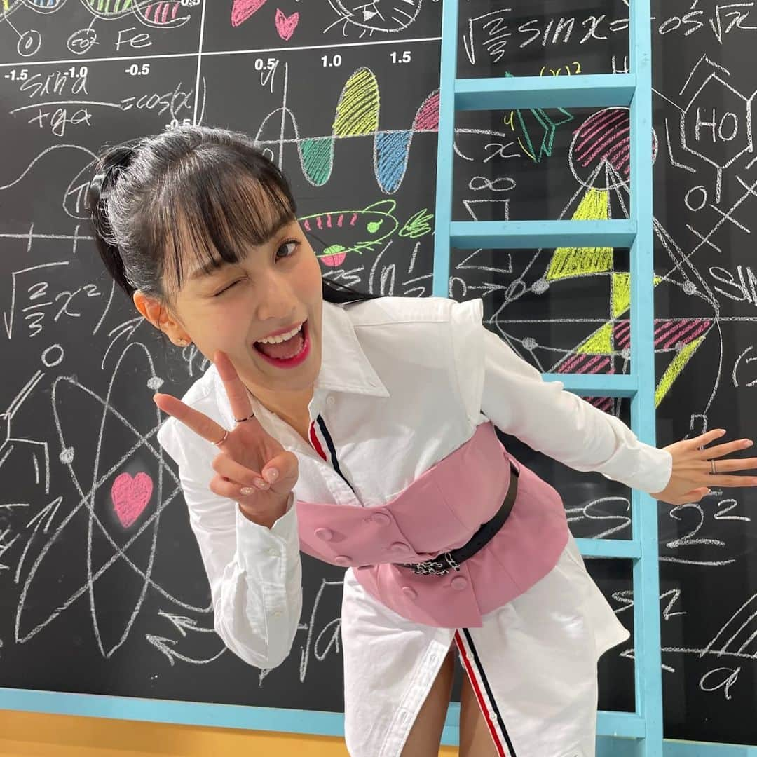 TWICEさんのインスタグラム写真 - (TWICEInstagram)「💗 SCIENTIST🧪」11月13日 6時54分 - twicetagram