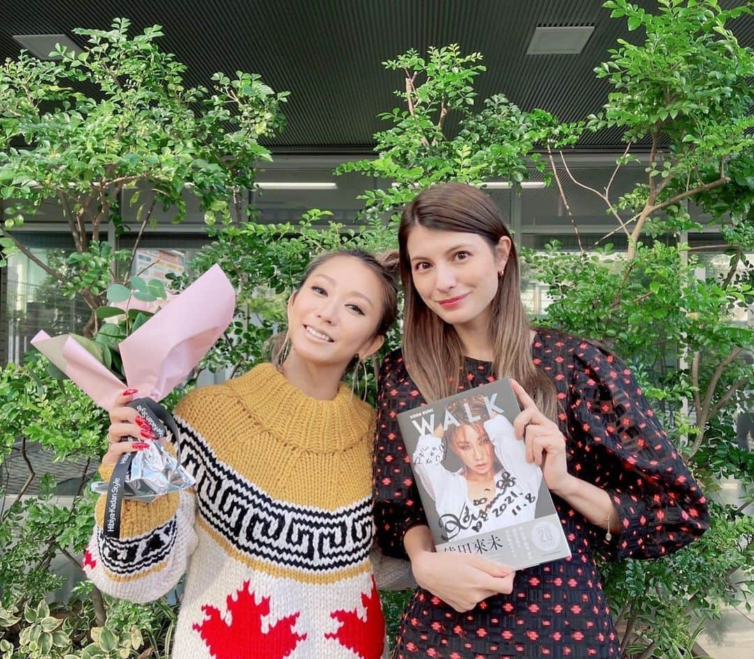 マギーさんのインスタグラム写真 - (マギーInstagram)「今日のラジオは倖田來未さんがゲストです！！！！ @kodakumi_official   お話できてめーっちゃ嬉しすぎました❤️  そして本日お誕生日おめでとうございます🎂 あわせてスタイルブックも発売されてます！ 中身もりもりだくさんで読み応えありです🥰  TokyoFM “love my self” 毎週土曜日12:30〜　ですっ！」11月13日 8時16分 - maggymoon