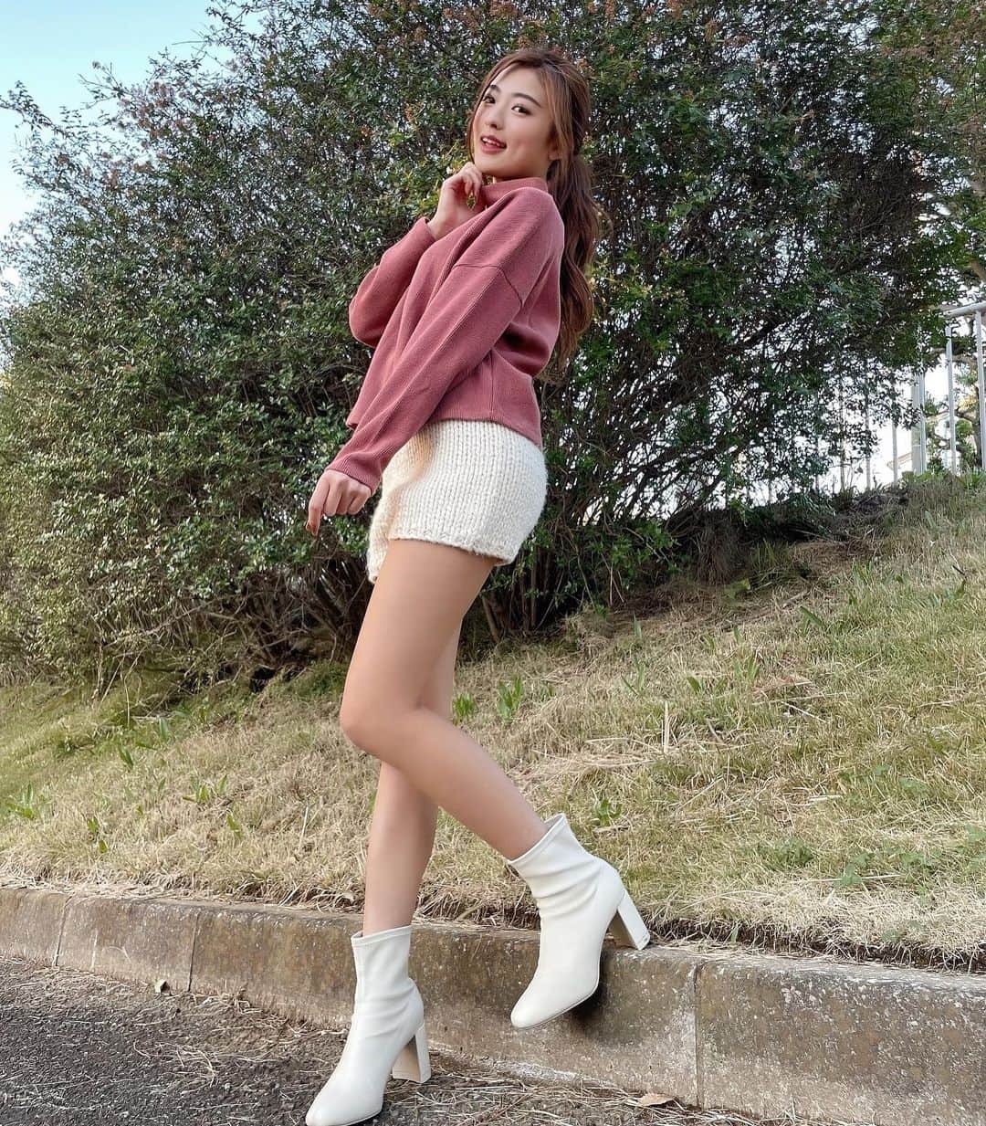 MIYABIのインスタグラム：「おはよう御座います🐣  モコモコ毛糸パンツ🧶💕 朝晩は冷えるから温かくしてお過ごしくださいねっ😳  昨日から月末までスケジュールパンパンだぁ🙀✨  いい事だよねっ今日も頑張ってきまぁす💃💜」