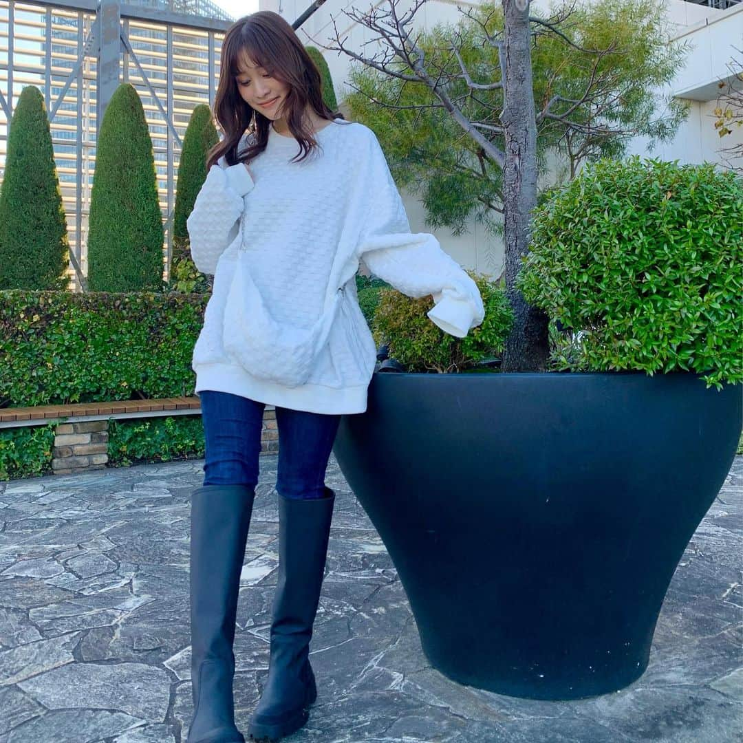 橘花凛さんのインスタグラム写真 - (橘花凛Instagram)「おはよう☺️🌸私服✨  tops @valmuer_official  bag @valmuer_official  pants @uniqlo  boots @zara   @valmuer_snap  #Valmuer #valmuer_official」11月13日 9時39分 - rintakahashi0809