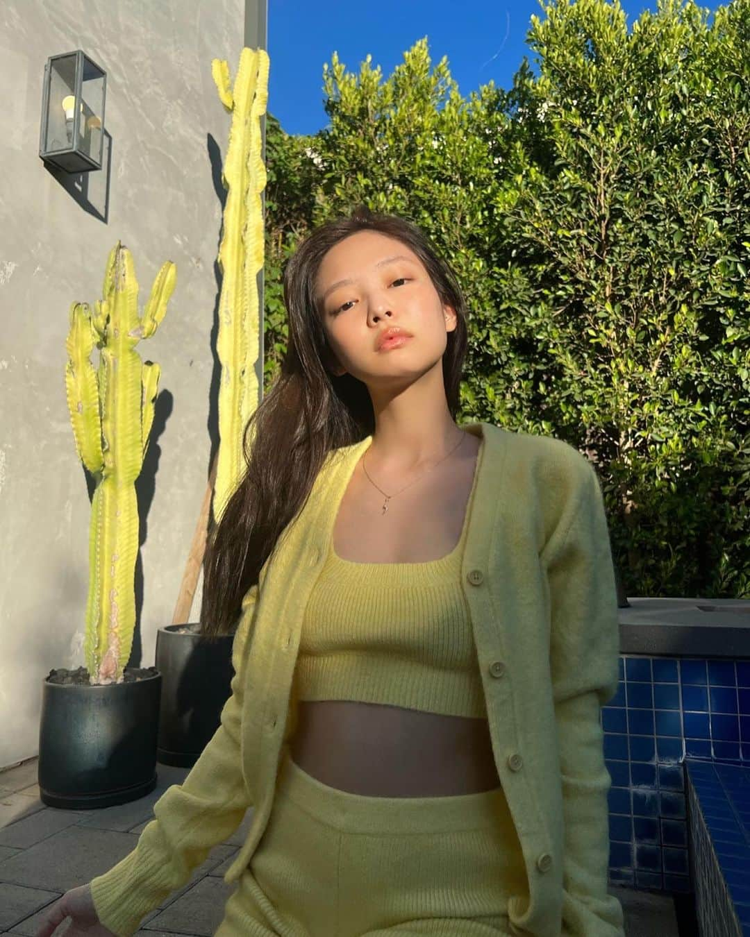 ジェニーさんのインスタグラム写真 - (ジェニーInstagram)「선물 💛🌼✨」11月13日 10時05分 - jennierubyjane