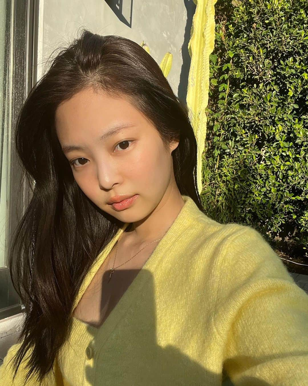 ジェニーさんのインスタグラム写真 - (ジェニーInstagram)「선물 💛🌼✨」11月13日 10時05分 - jennierubyjane