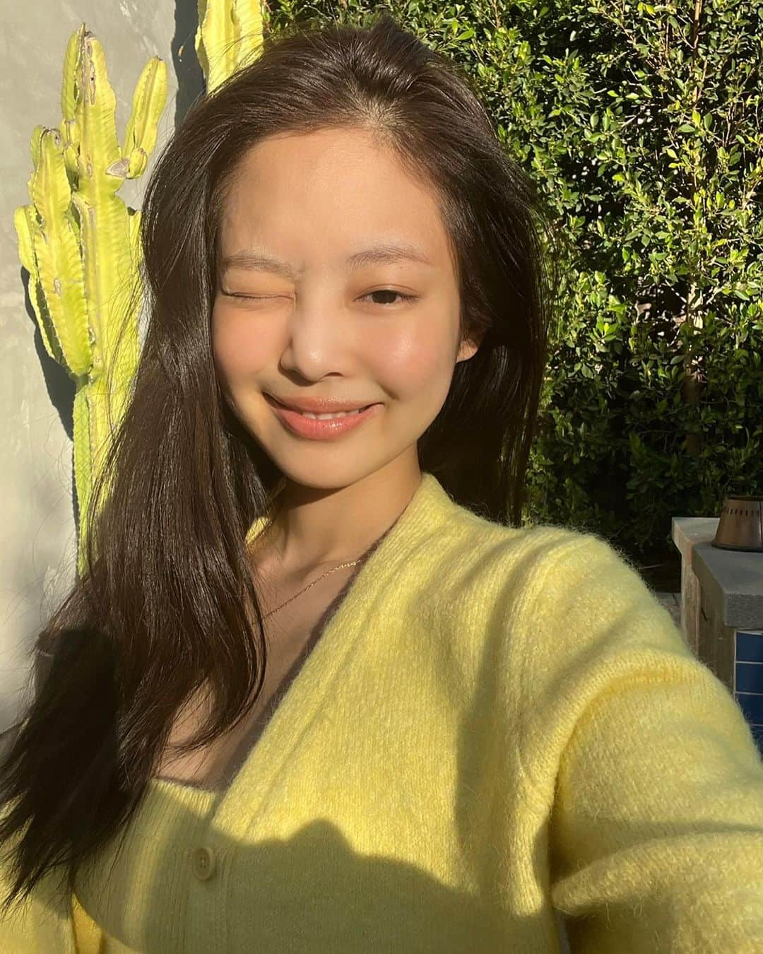 ジェニーさんのインスタグラム写真 - (ジェニーInstagram)「선물 💛🌼✨」11月13日 10時05分 - jennierubyjane