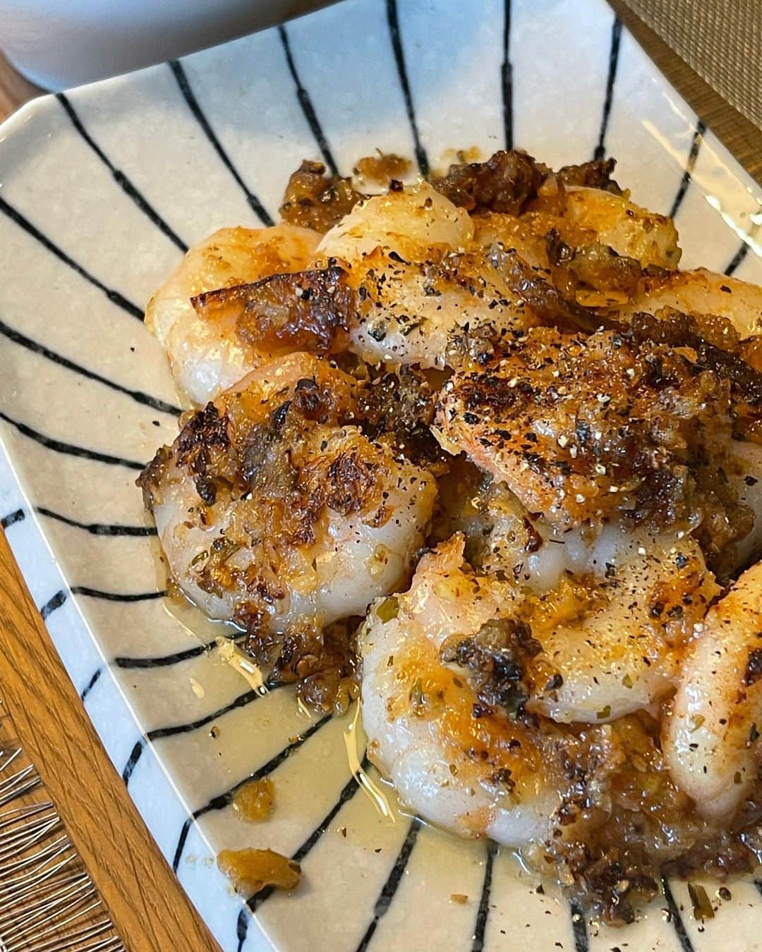 チョ・ミニョンさんのインスタグラム写真 - (チョ・ミニョンInstagram)「아침 맛있게 요리해줬더니 동생들이 내 눈이 발바닥이라고 욕하네요ㅋ 하,,, 내취향 존중해죠 😂 #살짝_못생긴게_매력있다고 ⠀⠀⠀⠀⠀⠀⠀」11月13日 10時29分 - xxjominxx