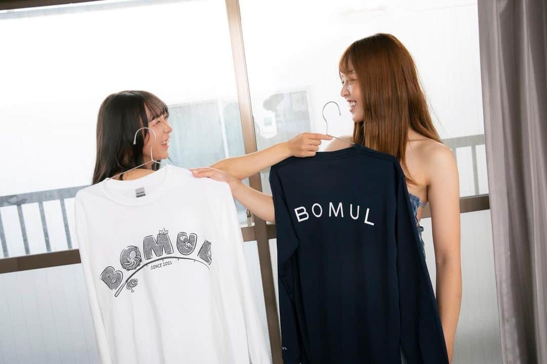 吉野七宝実さんのインスタグラム写真 - (吉野七宝実Instagram)「BOMULのロンT2種が、買えなかった人のために少しだけ再販が開始されました〜！！！  本当に数が少ないです🙏  欲しかった方は早めに予約してね！！  詳しくはストーリーのリンクをチェック！(マジで数が少ないです。)  bomul2021.base.shop  #bomul #釣り #釣りガール」11月13日 22時48分 - shihomi0305