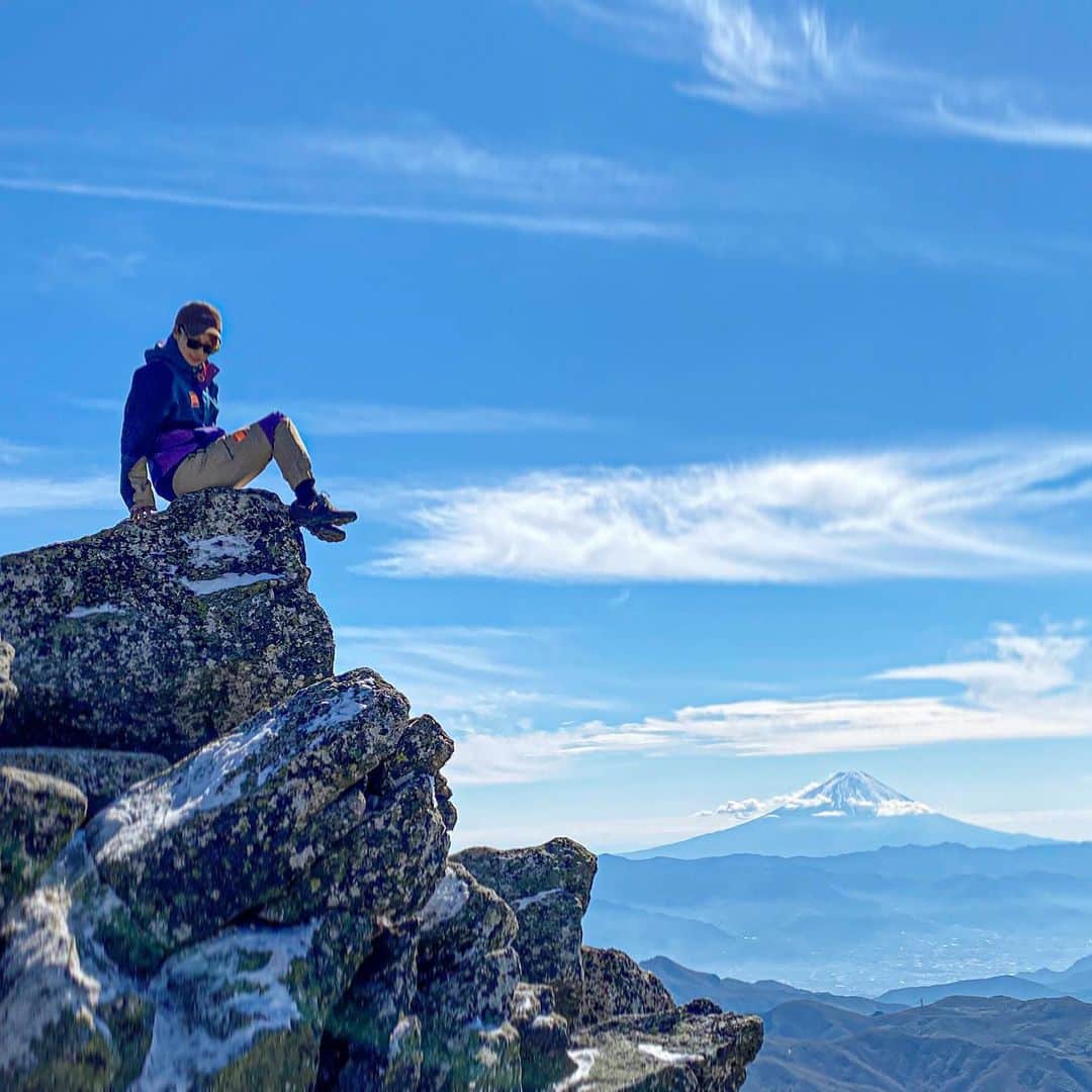 彩海のインスタグラム：「. . 🗻🌞 The harder the climb,  the better the view. . . . #高いところが好き  #登山#登山女子と言ってみたい  #女子ではない #富士山#金峰山 #山頂  #mtfuji #mtfujijapan #mtfujiphoto_ig」