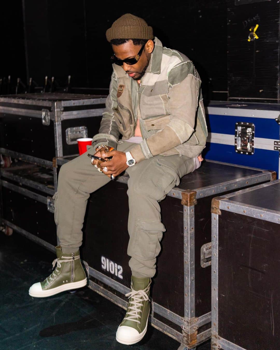 ファボラスのインスタグラム：「I built this shit brick by brick, lick by lick.. Run it like Jesse Owens but my kicks by Rick  [shot by @drevinciwrks]   #LandmarkTheater」