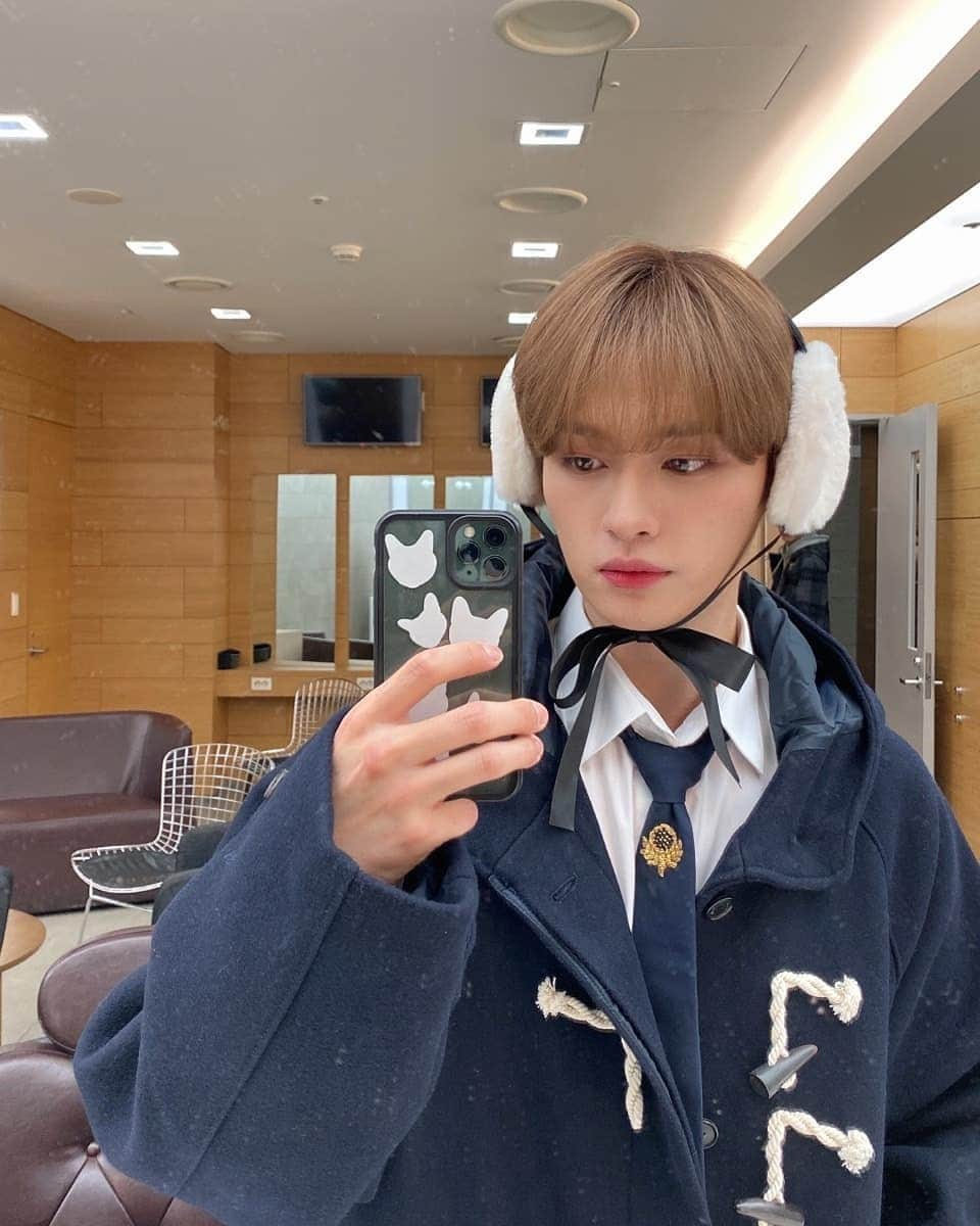 Stray Kidsさんのインスタグラム写真 - (Stray KidsInstagram)「쇼 음악중심~🤩 예에ㅔㅔㅔㅔ 오늘은 귀도리노👀 #리노는기여어 #음악중심 #우주호 #🚀」11月13日 21時46分 - realstraykids