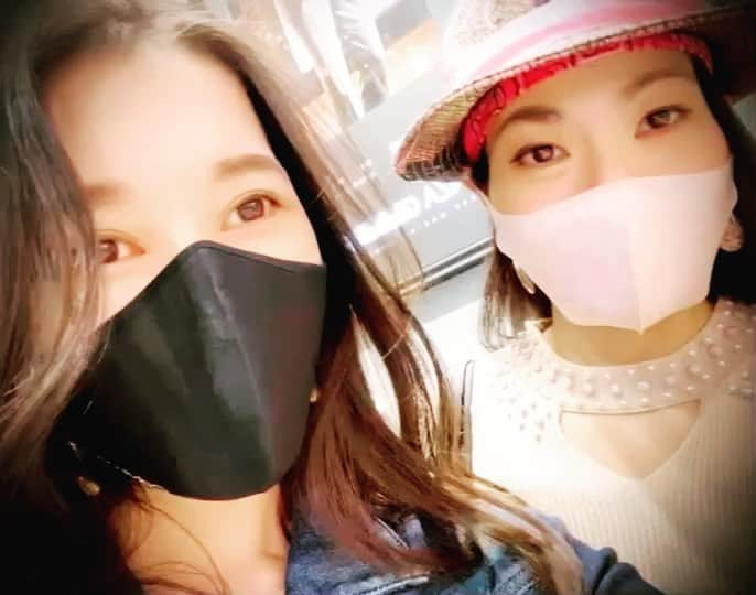 ELISAのインスタグラム：「楽しかった〜❤️ AKINOちゃんと久しぶりの再会👩‍❤️‍👩🍖 そして初めてこんなに語りあった✨✨ 沖縄のお土産までくれて本当優しい😭  またすぐ会おうね🤗❤️❤️❤️  @akino_bless4  #創聖のアクエリオン #AKINO #ELISA #平成元年生まれ #感動の再会 #楽しすぎた #嬉しすぎた #❤️」