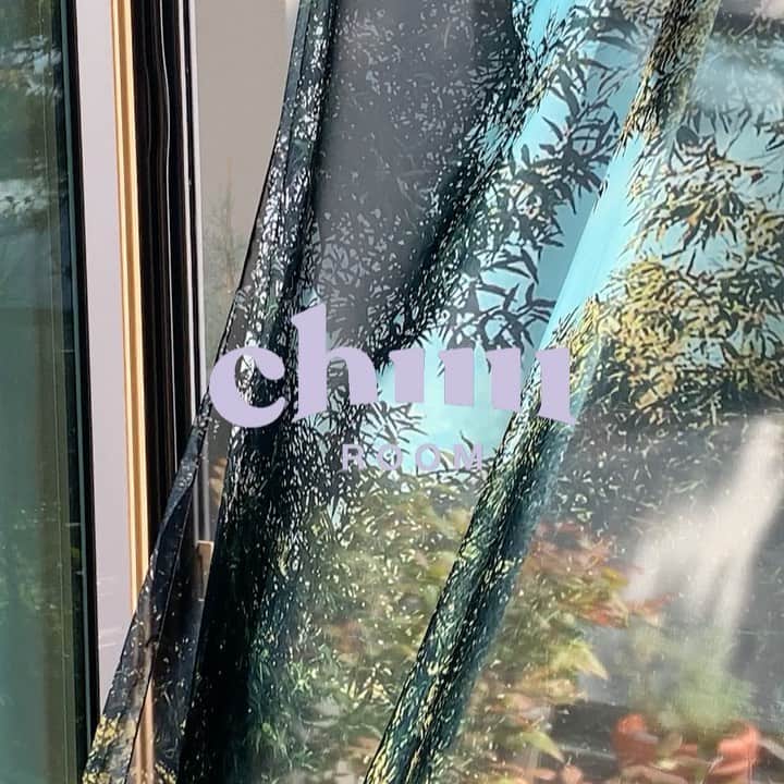Chuuのインスタグラム：「CHUU ROOM☘️  Made By chuu(with @whatnext_so ) 다시 오지 않을 지금• 이 순간의 계절을 담습니다.  11.15(Mon) Open💕  #chuu#chuu_room #fabricposter #fabric」