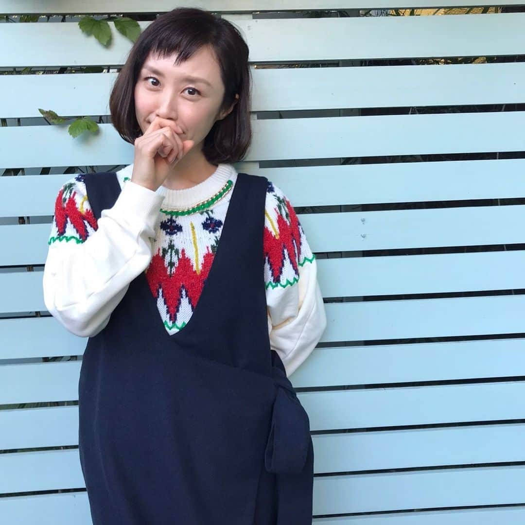 山口もえさんのインスタグラム写真 - (山口もえInstagram)「・  明日の「やさいの時間」は サヤエンドウを育てます🌱✨ ミニポタジェには防鳥対策をしっかりと！🧵 落花生はついに収穫を💕 とれたて茹でたての落花生 そらゃ😍もう甘くてホックリしてて 美味しゅうございました👏  📺11月14日(日)8:00〜8:25 NHK-E「趣味の園芸 やさいの時間」 もえのプランター菜園 サヤエンドウを育てます🌱  #TV#やさいの時間 #プランター菜園#家庭菜園 #深町貴子 さんと💕 #サヤエンドウ をタワー状に たくさん収穫できる方法を タカさんに教えてもらいます✨ たくさん実るってテンションあがる‼️ #笑」11月13日 14時51分 - moe_yamaguchi0611