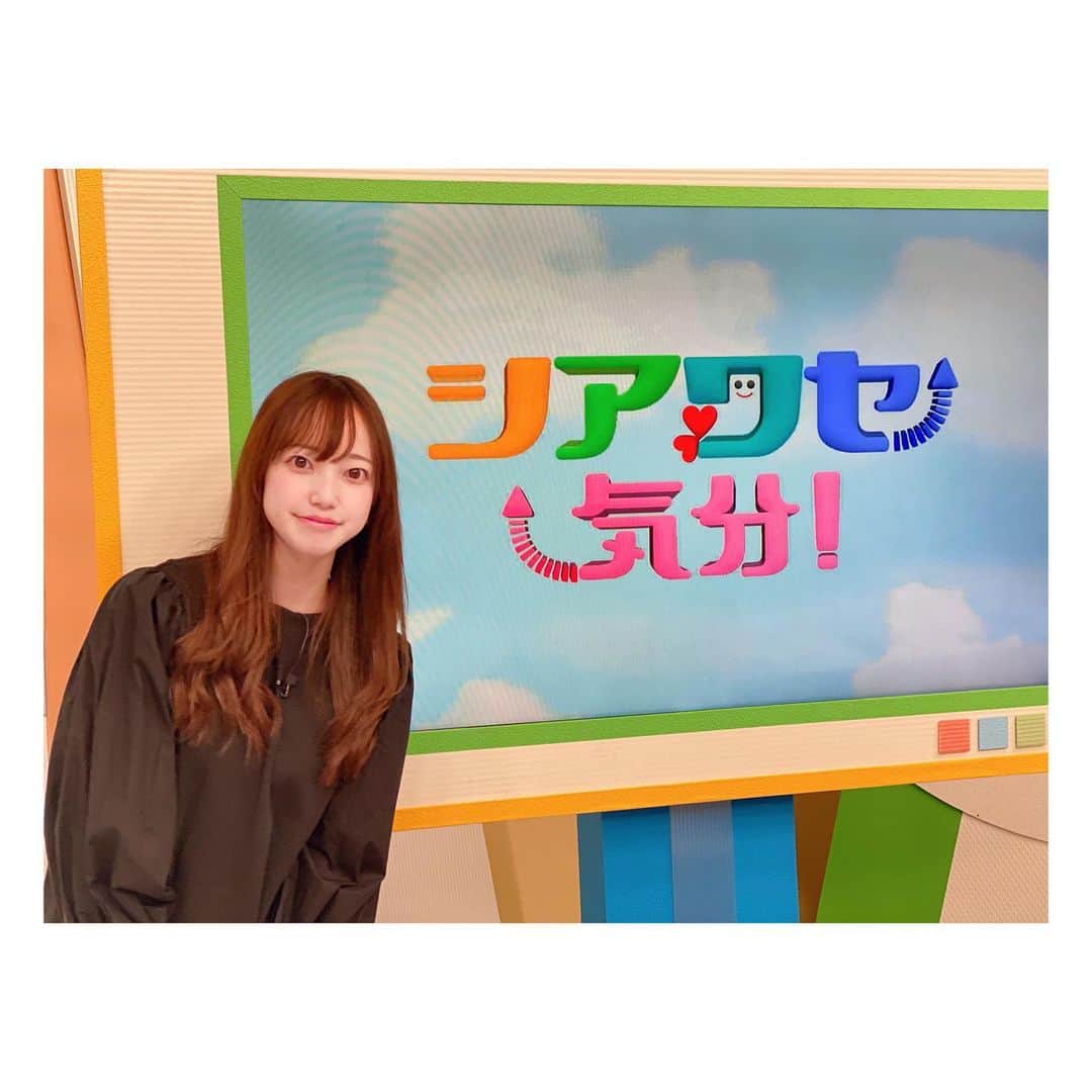 石井奏美のインスタグラム：「今日のシアワセ気分の衣装は黒🐈‍⬛ 腕の部分だけシャツ素材でオシャレでした✨  #岡山#香川#アナウンサー」