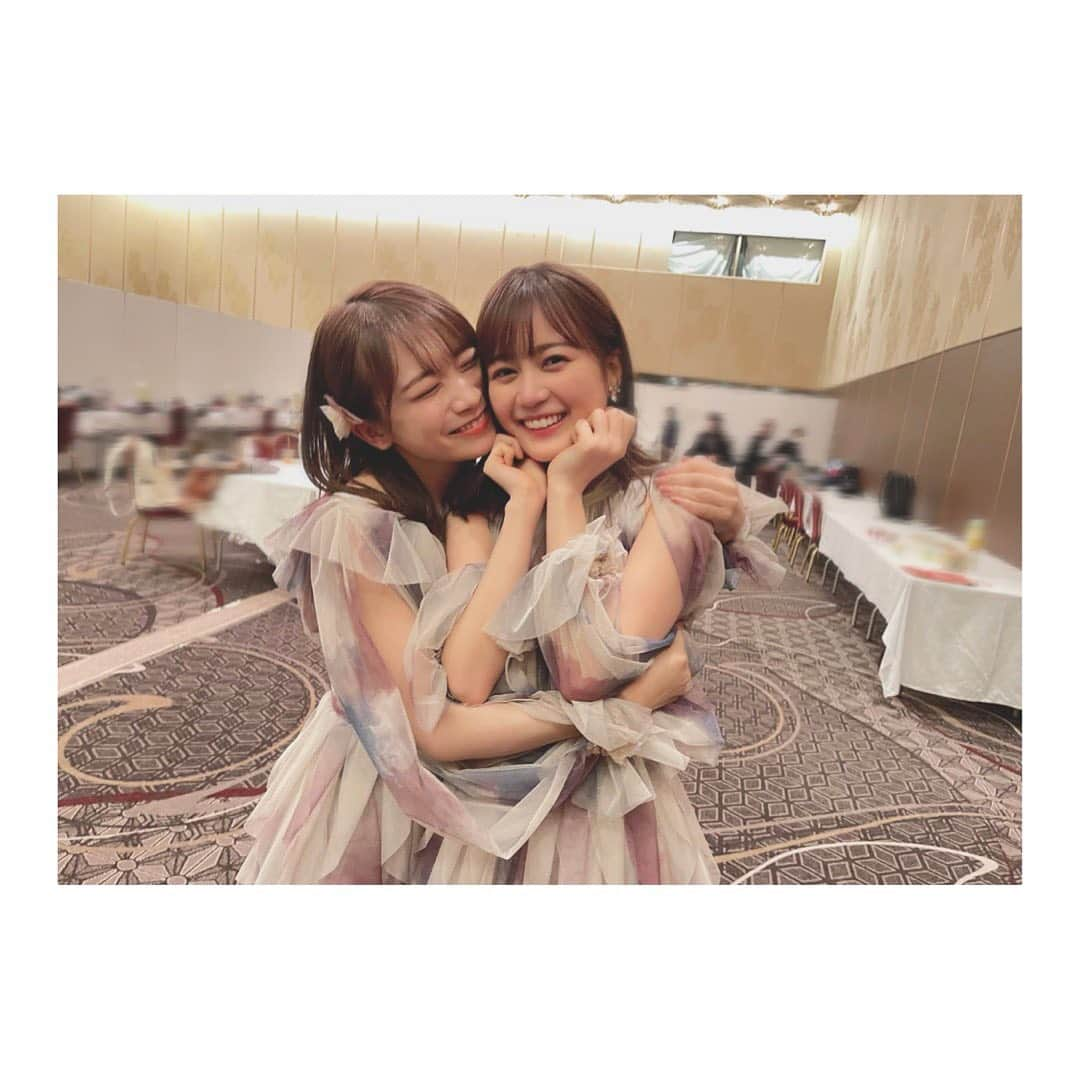 秋元真夏さんのインスタグラム写真 - (秋元真夏Instagram)「.  ベストヒット歌謡祭  1日ずっと一緒にいたね。笑  #ベストヒット歌謡祭 #最後のtighthug」11月13日 17時22分 - manatsu.akimoto_official