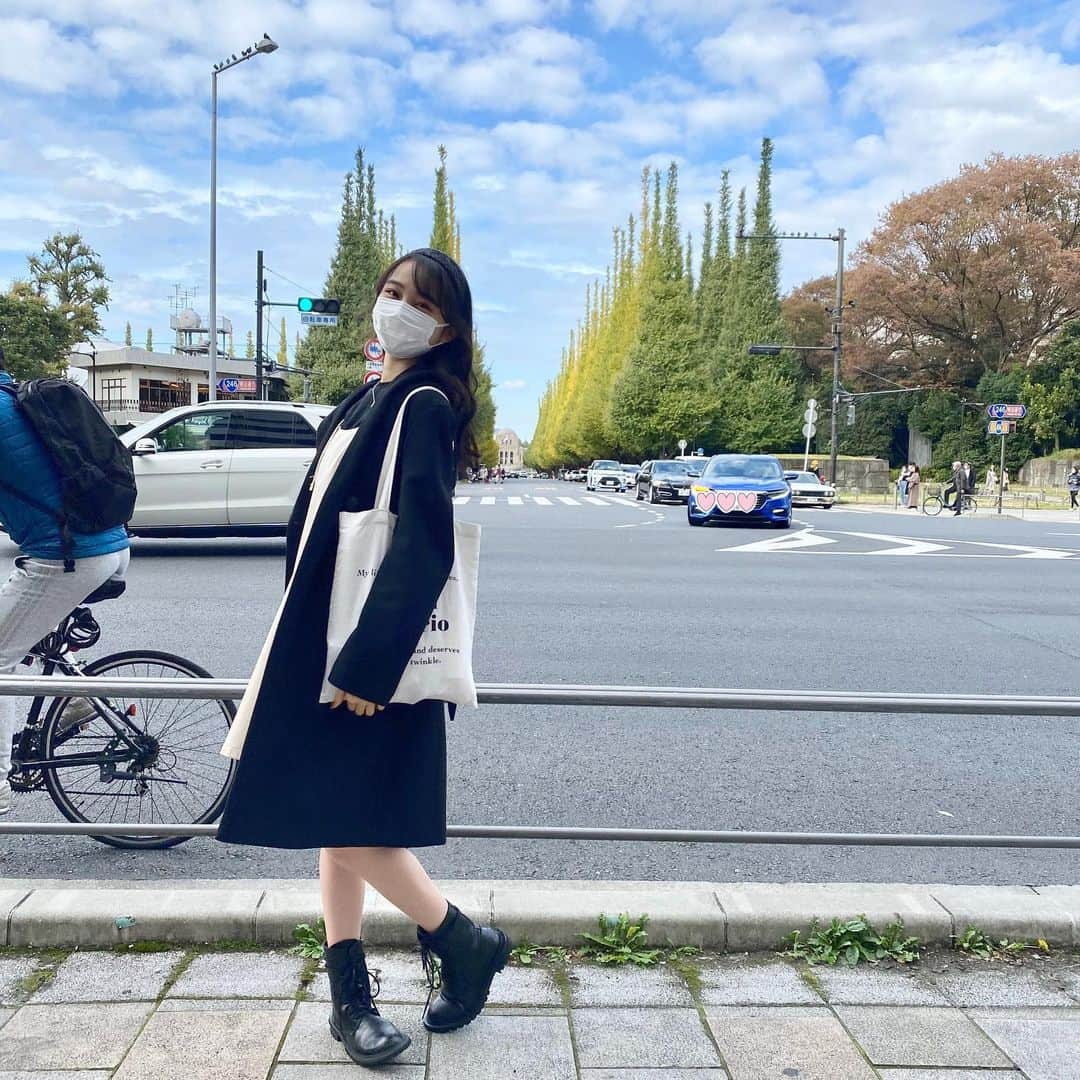 林芽亜里さんのインスタグラム写真 - (林芽亜里Instagram)「🎀 ⁡ 素敵な空☁️と素敵な並木🌲 もっと紅葉したらもっと綺麗だろうなぁ~♡ ⁡ そろそろイルミネーションも始まってるよね🤤 見に行きたいな🪄⸝⸝ ⁡ #林芽亜里」11月13日 17時47分 - meari__hayashi