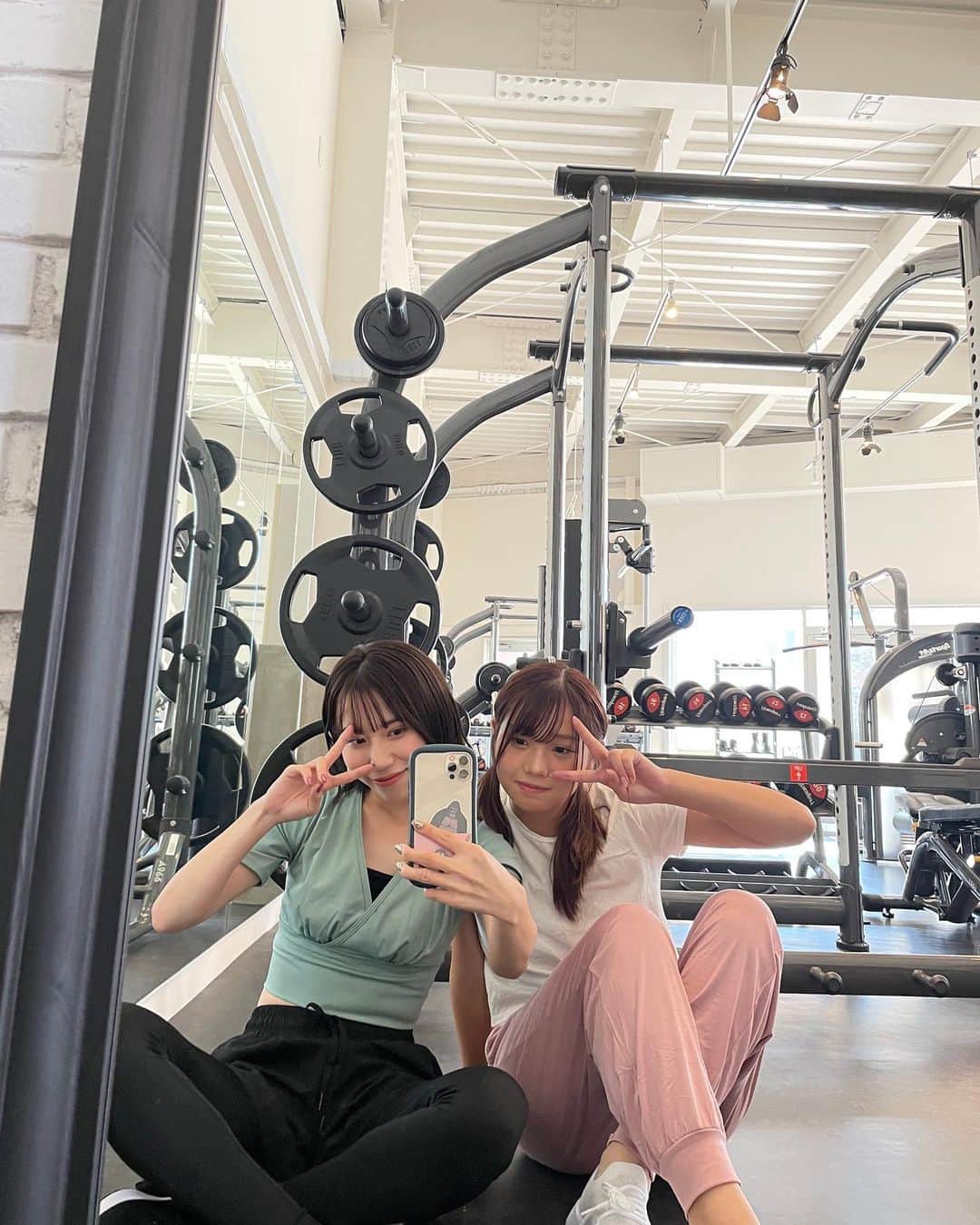 ばんばんざいのインスタグラム：「⁡ ⁡ みゆるな👭 ⁡ 何の動画かはお楽しみに😎 ⁡ #ばんばんざい#みゆるな #るなみゆ」