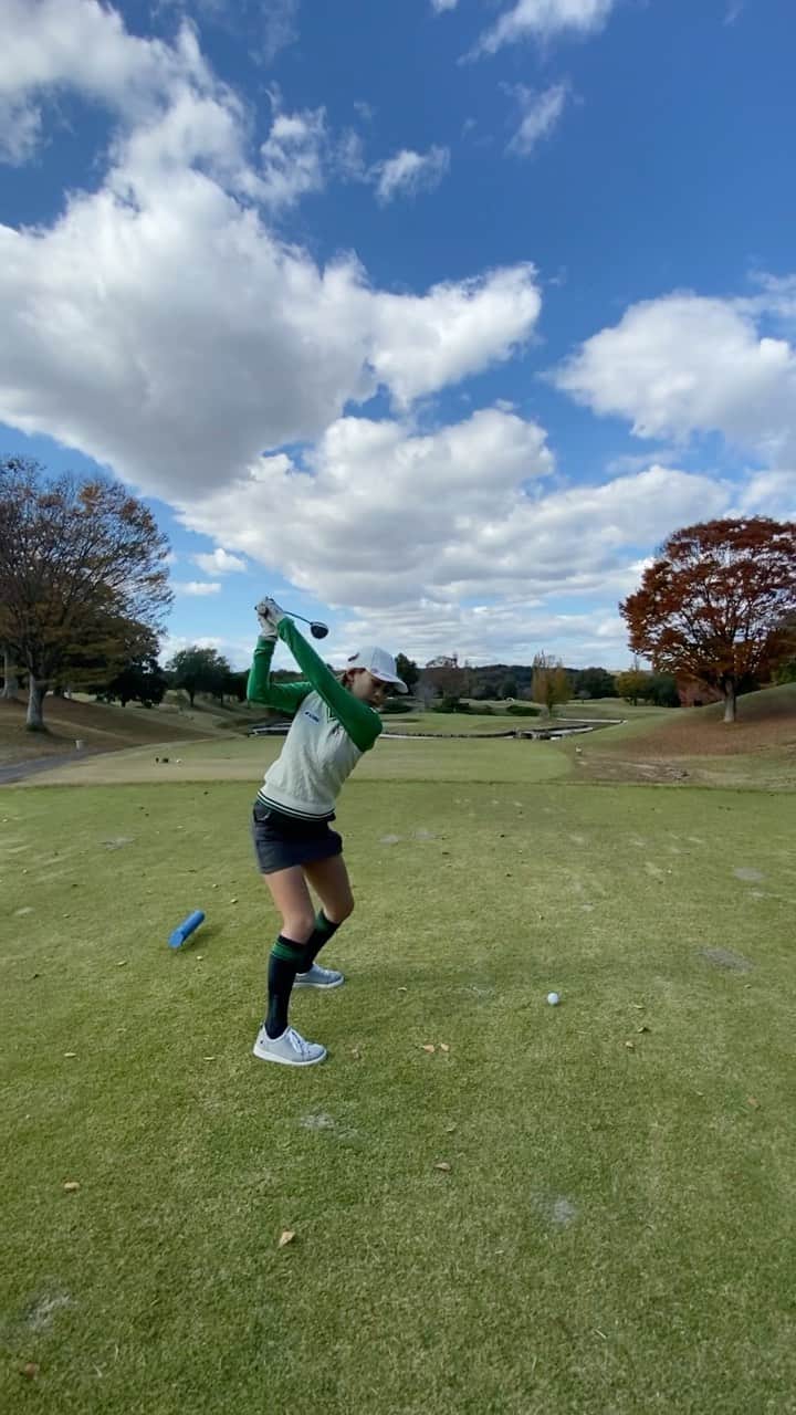 のインスタグラム：「. 久しぶりのショット動画のリール🏌️‍♀️ . . #ゴルフ #ゴルフ女子 #ゴルフウェア #ゴルフコーデ #ゴルフ女子コーデ #ゴルフスイング #ゴルフ動画 #スイング動画 #ウッド #golf #golfwear #golfwang #golfswing #golfgti #golfmovie」