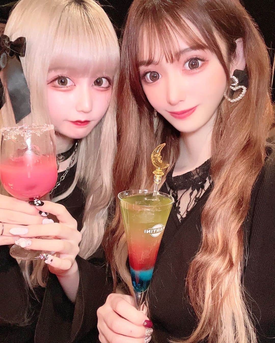 ゆうめろさんのインスタグラム写真 - (ゆうめろInstagram)「ちょるちゃんと久しぶりに会った✨ 2年前から一緒にLINELIVEしてるライバーさん🐰💕💭 LSP1期生同期仲間〜〜💋沢山話せて楽しかった✨ありがとう！ ･ #歌舞伎町  #地雷女  #カクテル」11月13日 21時01分 - yk.o0