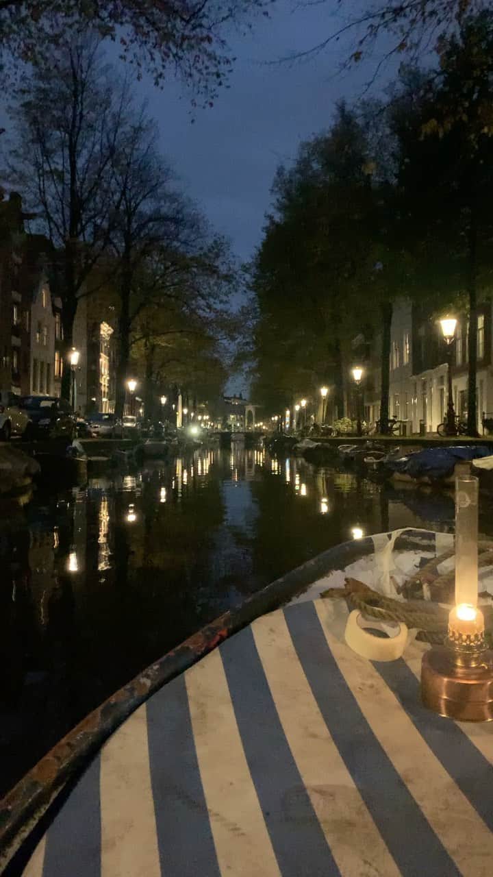 カーキ・キングのインスタグラム：「Instead of a concert tonight I can offer you a gorgeous canal tour of Amsterdam.」