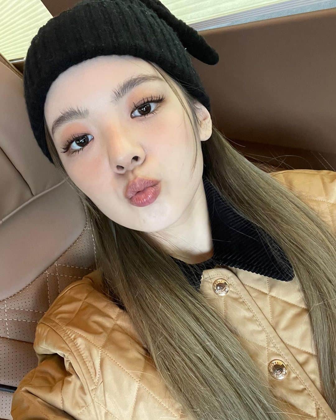 ITZYさんのインスタグラム写真 - (ITZYInstagram)「🖤🐇loved this hat gotta have one of these」11月13日 23時17分 - itzy.all.in.us