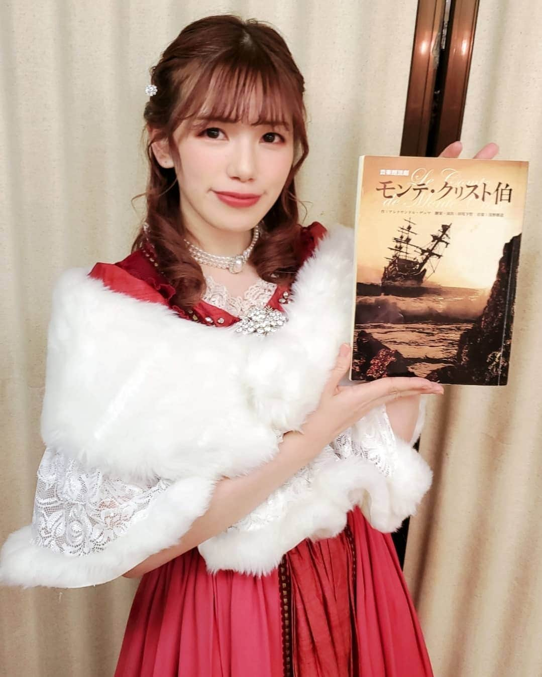 Machicoさんのインスタグラム写真 - (MachicoInstagram)「: 11/13@音楽朗読劇 #モンテ・クリスト伯 📖 19時公演でメルセデス役を演じさせていただきました✨ 衣装は真っ赤なドレス👗 #Machico #メルセデス #音楽朗読劇 #衣装記録」11月13日 23時52分 - machico_3s25