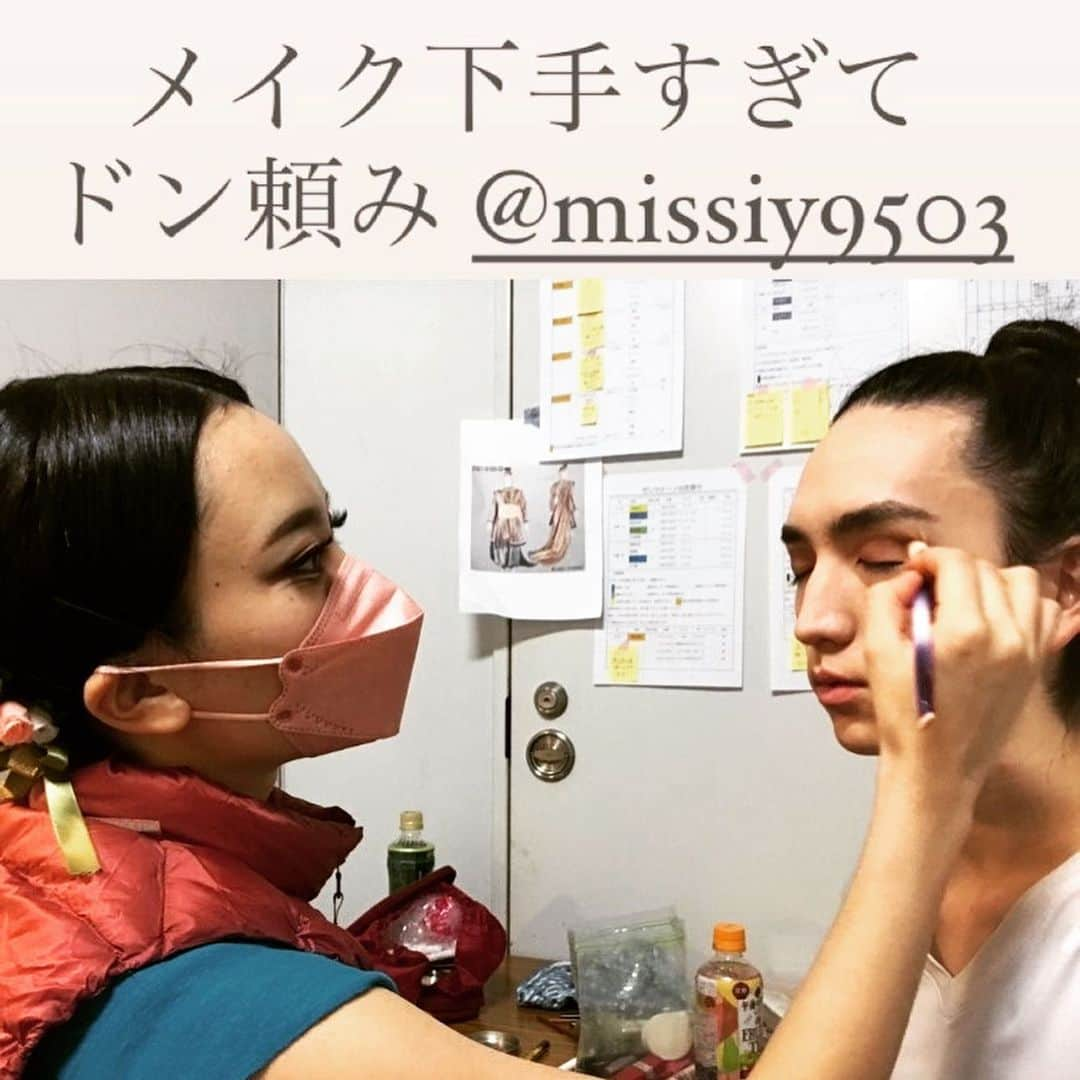 ソーズビー航洋さんのインスタグラム写真 - (ソーズビー航洋Instagram)「バレエトラディション無事開演しました！ 平和が保たれているその場所は偶然にできるものではなく、見せぬ誰かの功労によって必然的にできた神聖な場所。 少しでもお世話になる以上、それを理解し尊敬できている人でありたいです。  この役で舞台上に立てるとは当日まで信じられなかった。務めた役目に満足などできていませんが、果たせたのではないでしょうか。 多く方々に支えられ、まさかこの私が、剣を握りました。 役者として非常に重要なステップです。  ラストシーン、 私のすぐ横に照らされたスポットライトに映る王妃の影とその始末は一生忘れません。 #ballettradition #バレエトラディション #scheherazade #シェヘラザード」11月14日 4時24分 - cameron.soesbe