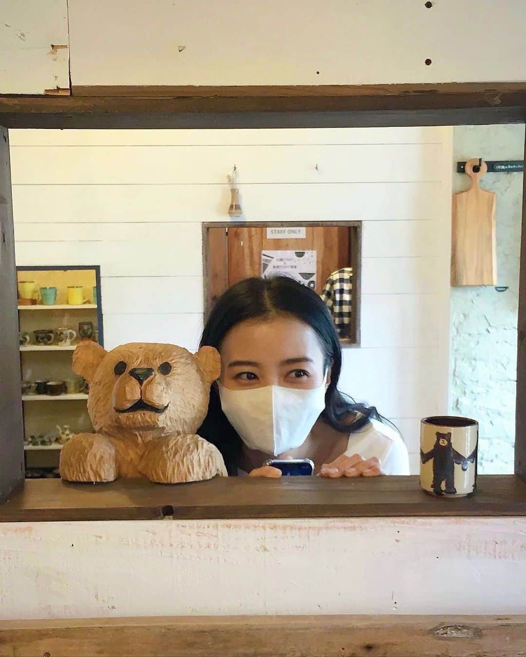 高田里穂さんのインスタグラム写真 - (高田里穂Instagram)「クッマとマスク。  #okinawa #kuma 🧸🤍😷」11月14日 16時37分 - riho__takada