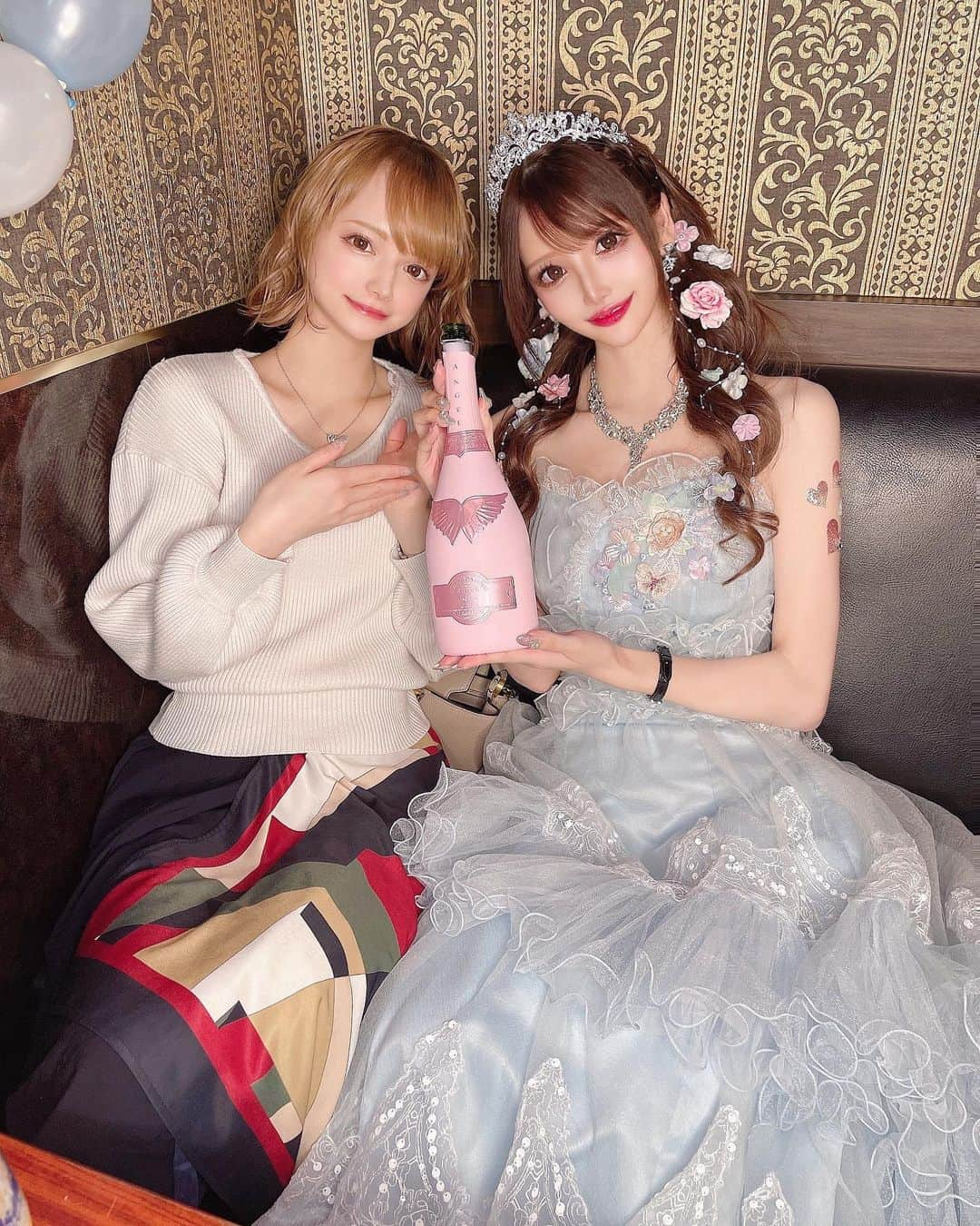 桜咲乃愛さんのインスタグラム写真 - (桜咲乃愛Instagram)「葵さん♥かれんちゃん♥いちかちゃん♥  今年のヘアメも毎年お願いしてるまりえさんにしてもらった💕🥰 いつもかわいい💓💓💓  ありがとうございます🥰💕💕✨  #バースデー#バースデーイベント#シャンパン大好き#歌舞伎町#歌舞伎町キャバ嬢 #桜咲乃愛」11月14日 9時28分 - noasama1101