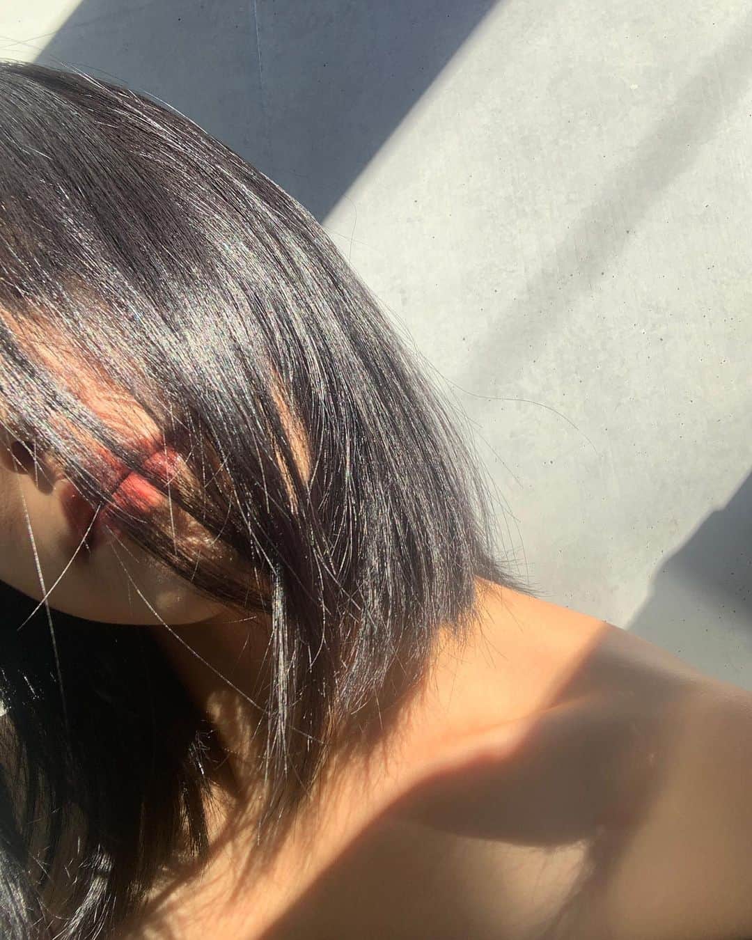 吉川友のインスタグラム：「久しぶりの黒髪🖤」