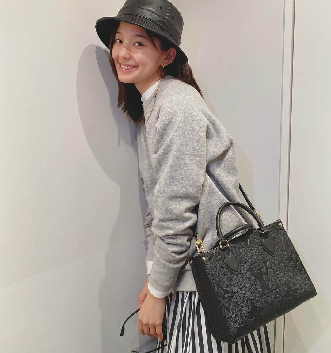 朝比奈彩さんのインスタグラム写真 - (朝比奈彩Instagram)「. . 私服💓 . @ca4la_official  @oliverpeoples  @aton_tokyo  @louisvuitton  @norc.jp  . 本日も撮影中です！🥰 皆さんも頑張ろうねー💓👍 . #ca4la #oliverpeoples  #aton #louisvuitton #norc #ootd」11月14日 13時08分 - asahina_aya